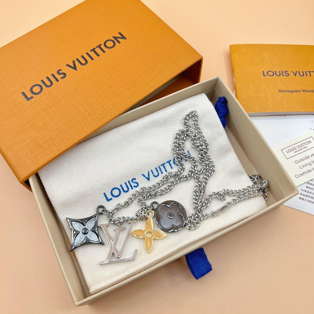 Louis Vuitton Collier pendentif LV Instinct   M00521 - DopestKickz