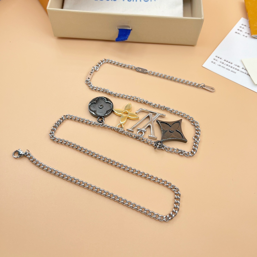 Louis Vuitton Collier pendentif LV Instinct   M00521 - DopestKickz