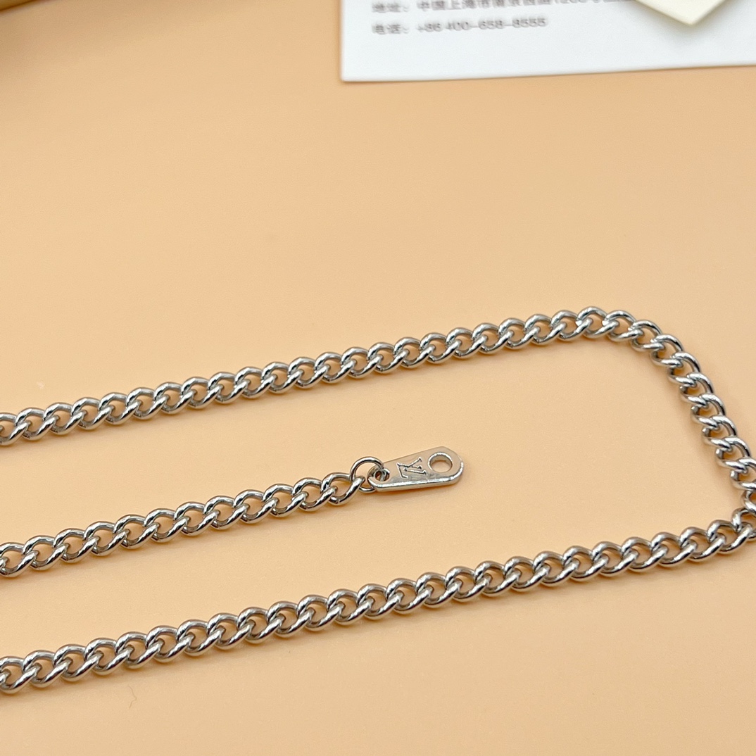 Louis Vuitton Collier pendentif LV Instinct   M00521 - DopestKickz