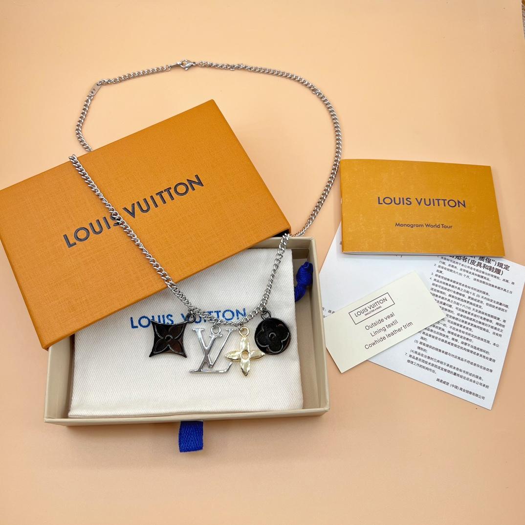 Louis Vuitton Collier pendentif LV Instinct   M00521 - DopestKickz