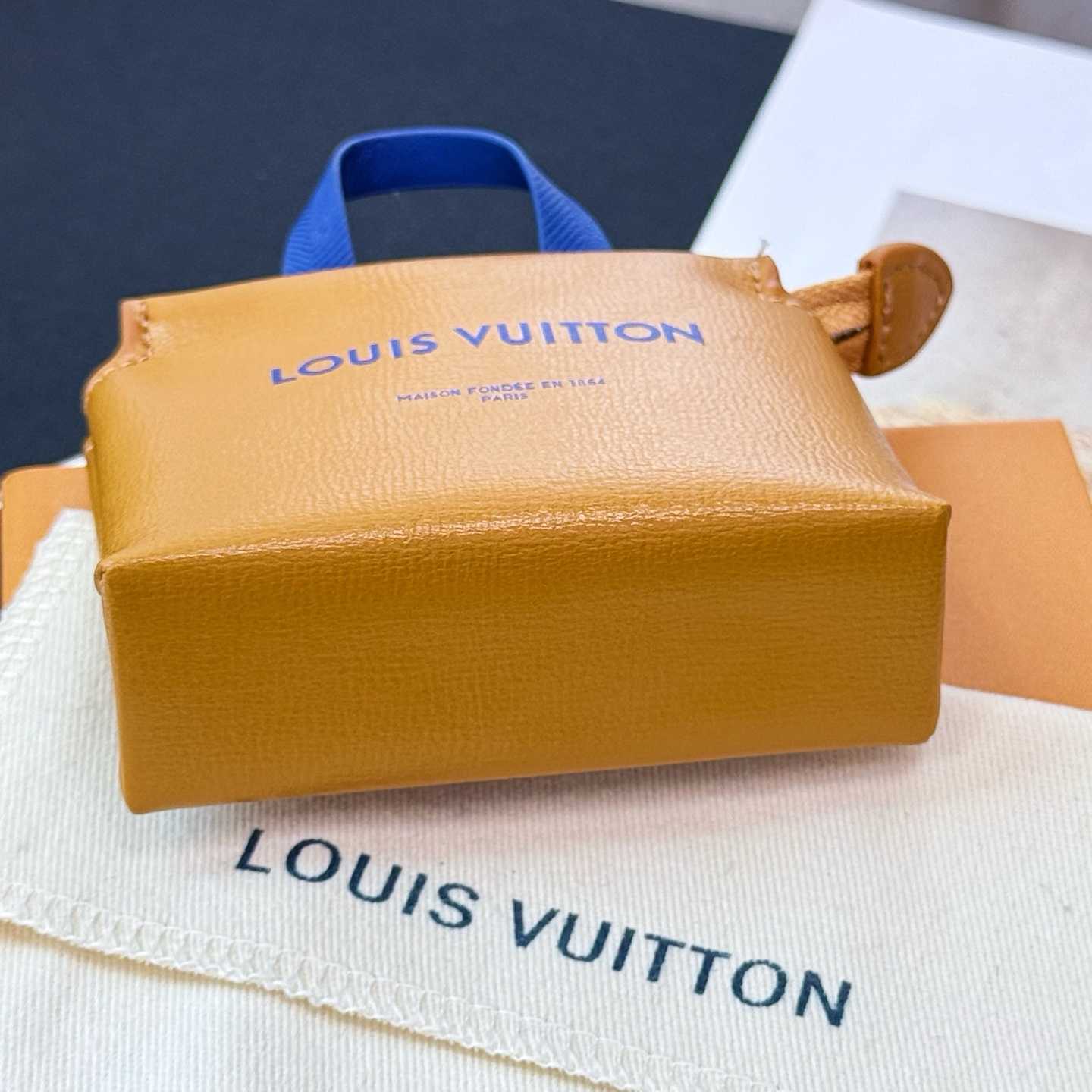 Louis Vuitton LV Mini Shopper Bag Charm   M02699 - DopestKickz