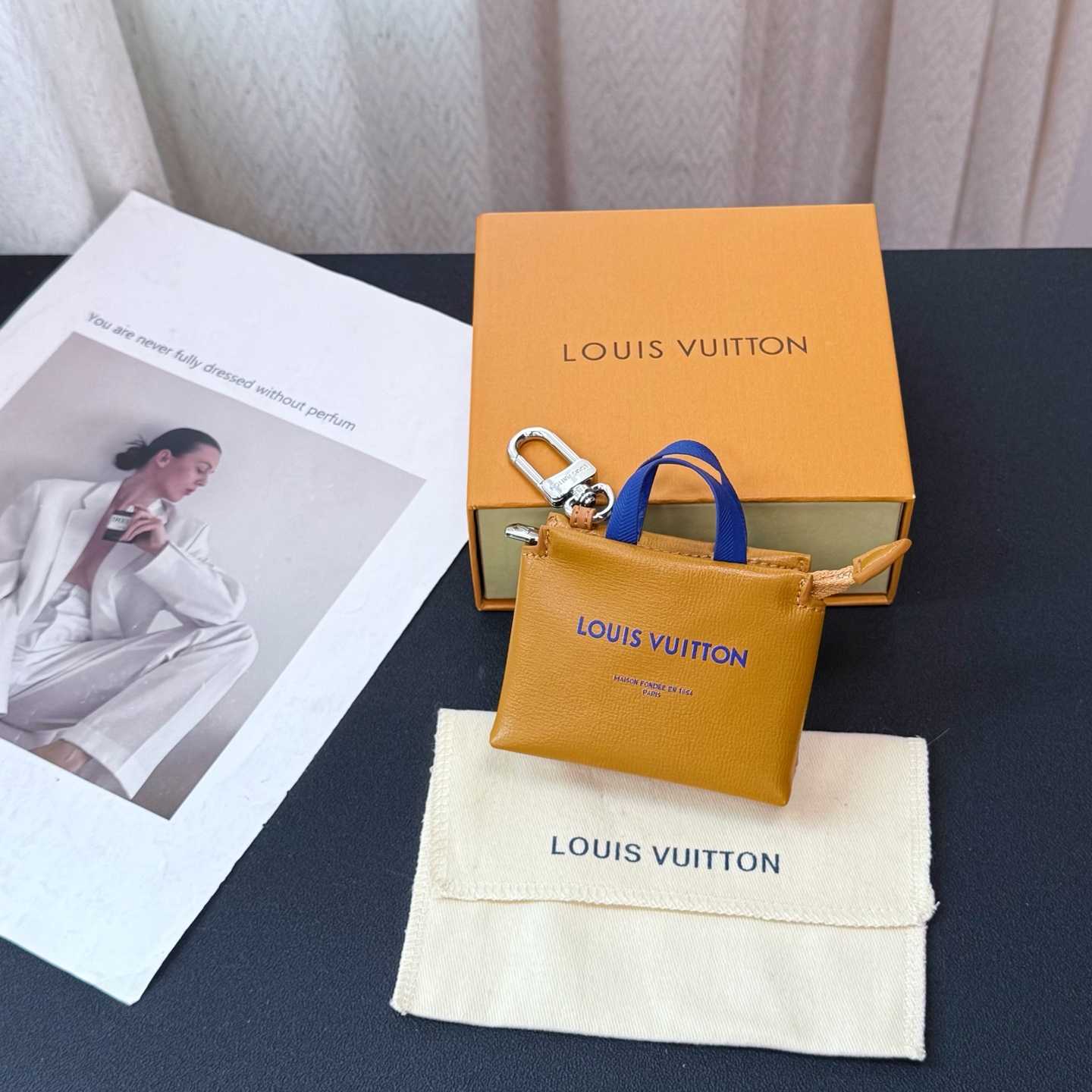 Louis Vuitton LV Mini Shopper Bag Charm   M02699 - DopestKickz