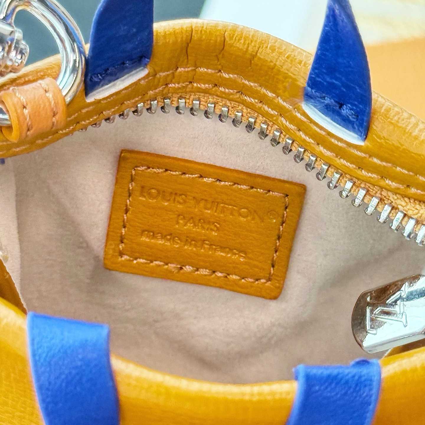 Louis Vuitton LV Mini Shopper Bag Charm   M02699 - DopestKickz