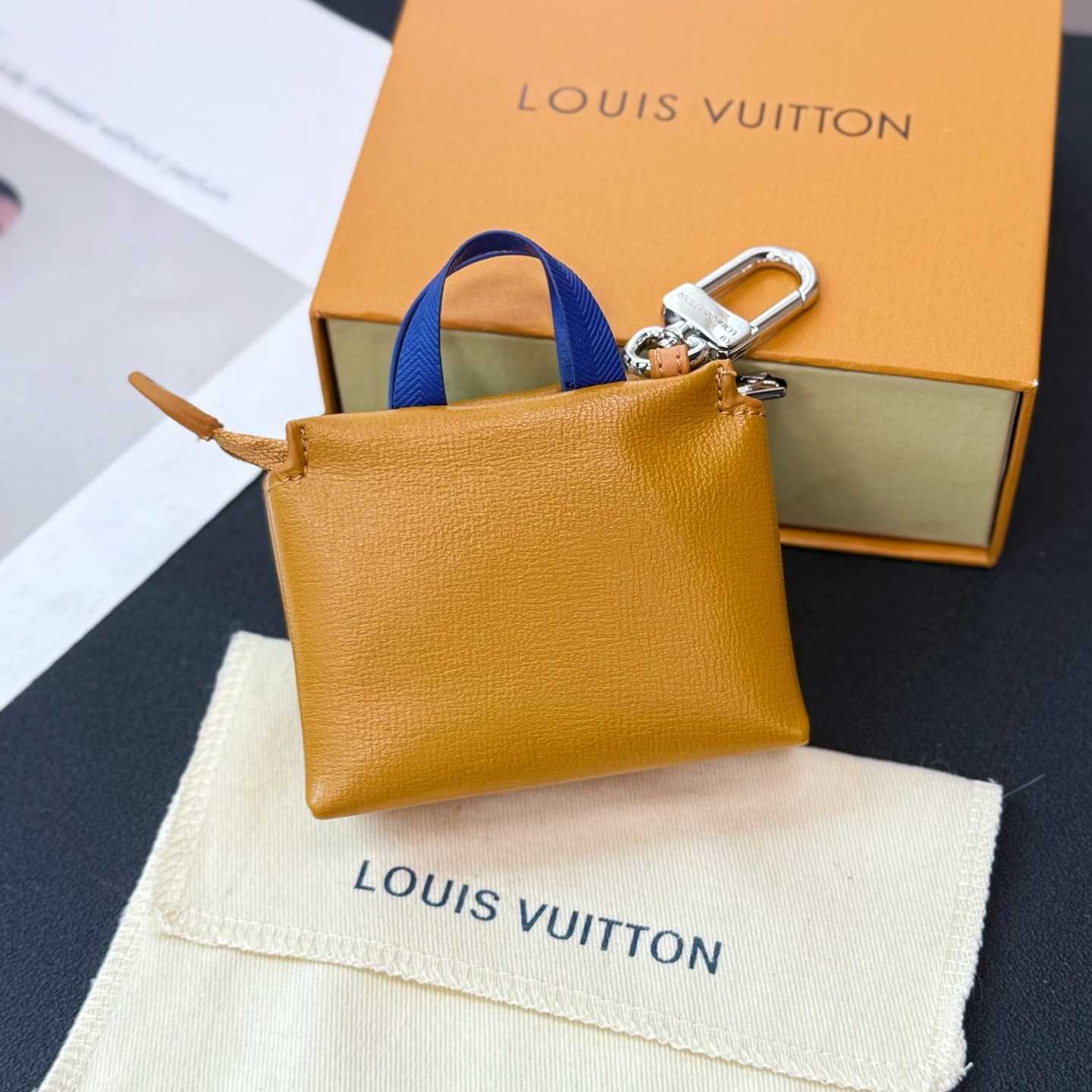 Louis Vuitton LV Mini Shopper Bag Charm   M02699 - DopestKickz
