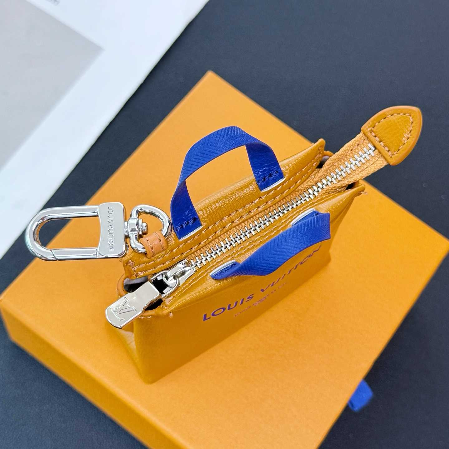 Louis Vuitton LV Mini Shopper Bag Charm   M02699 - DopestKickz