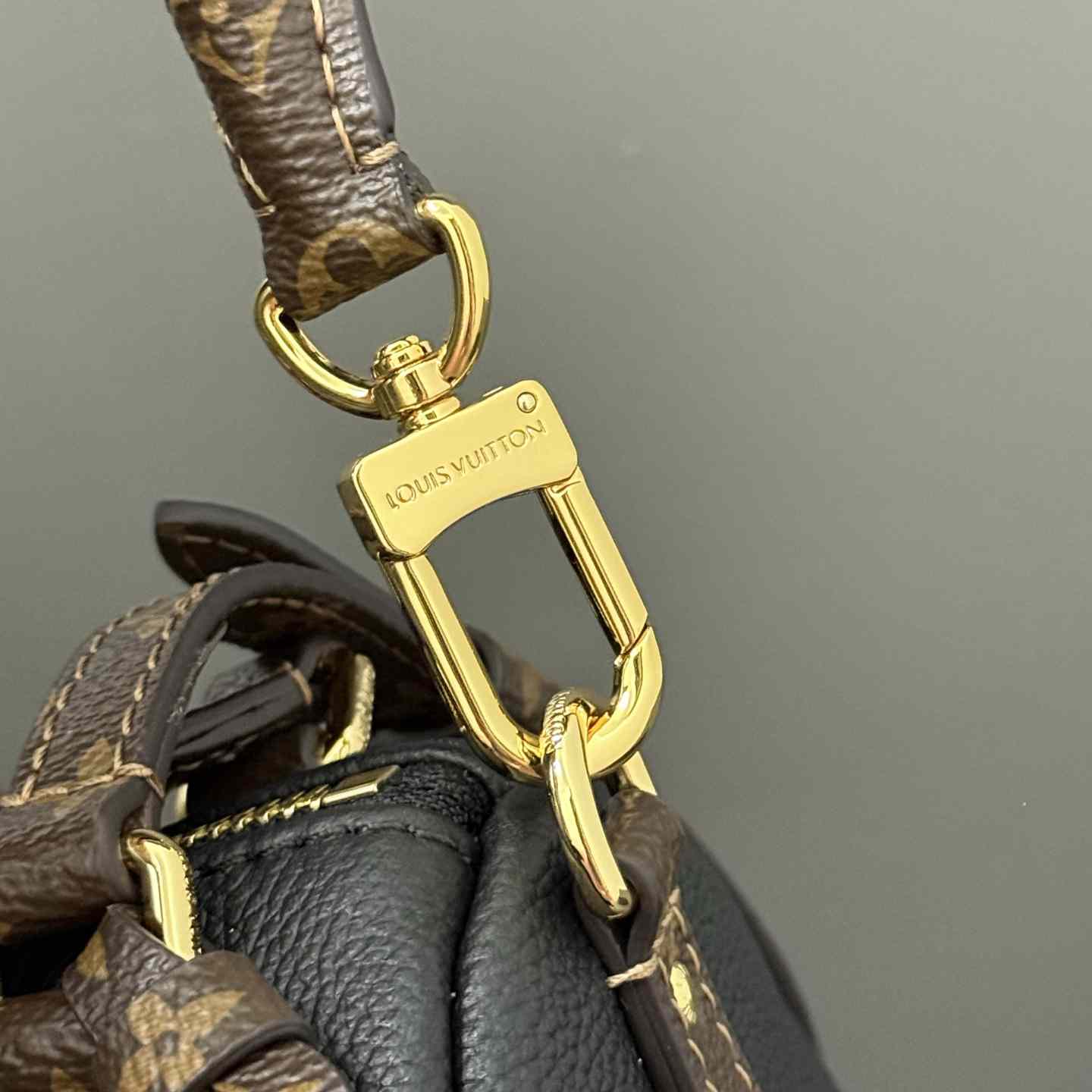 Louis Vuitton Express PM   M26039 - DopestKickz