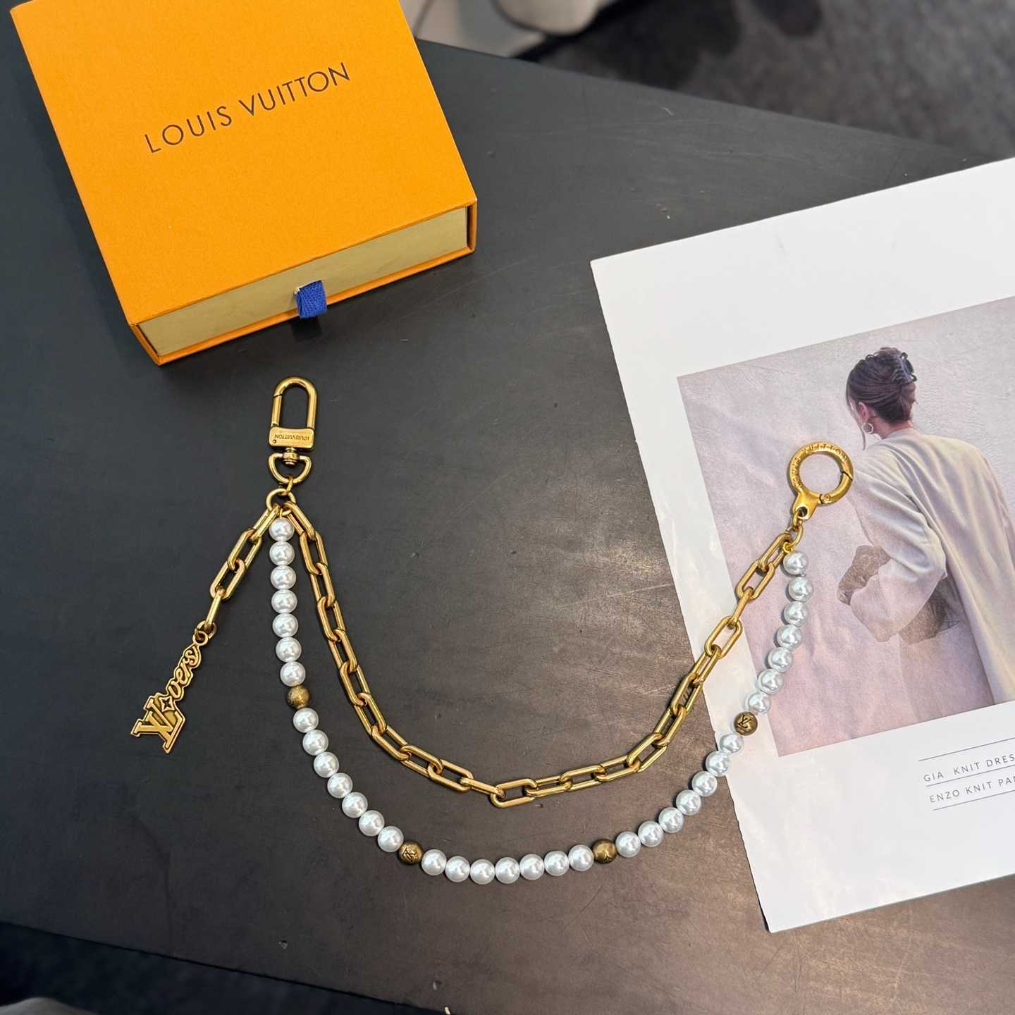 Louis Vuitton Pearls Mini Chain Belt   M03023 - DopestKickz