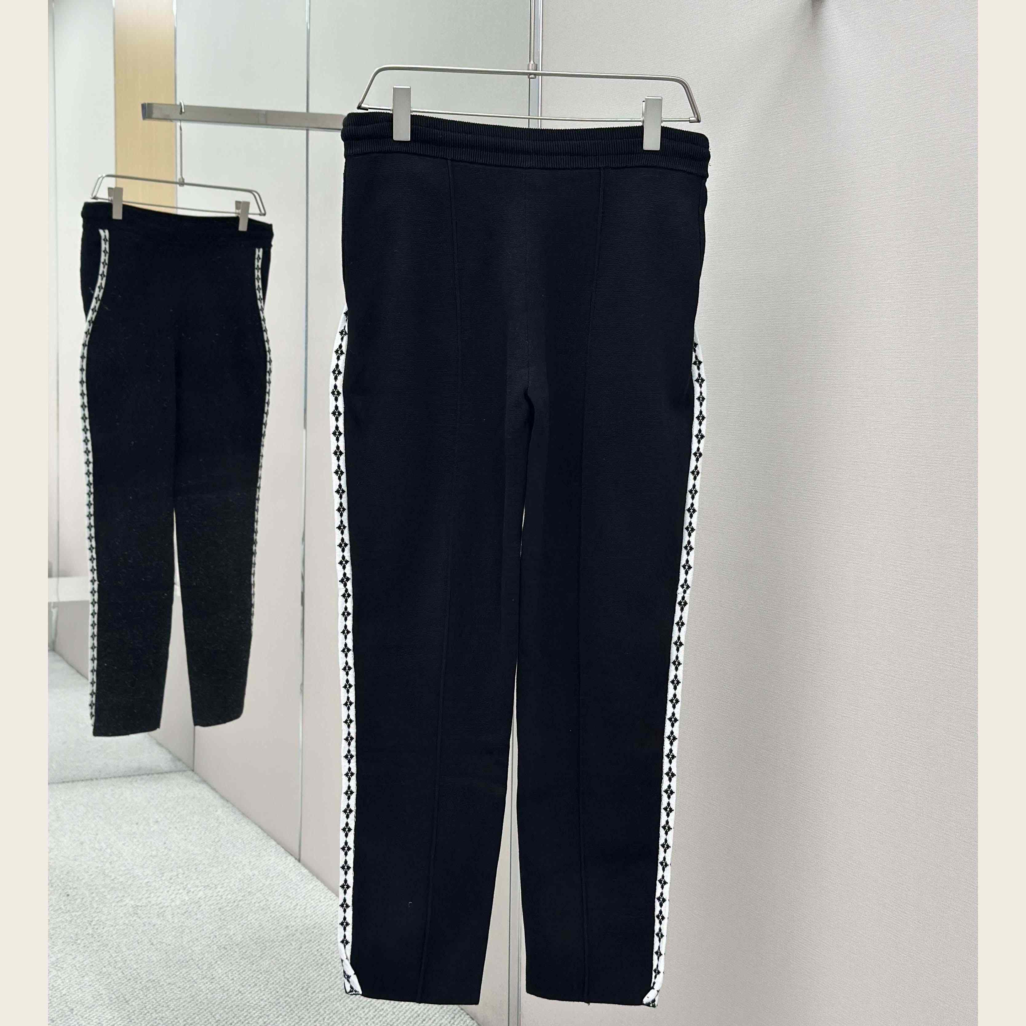 Louis Vuitton Preppy Knitted Wool Trousers   1AGTLU - DopestKickz