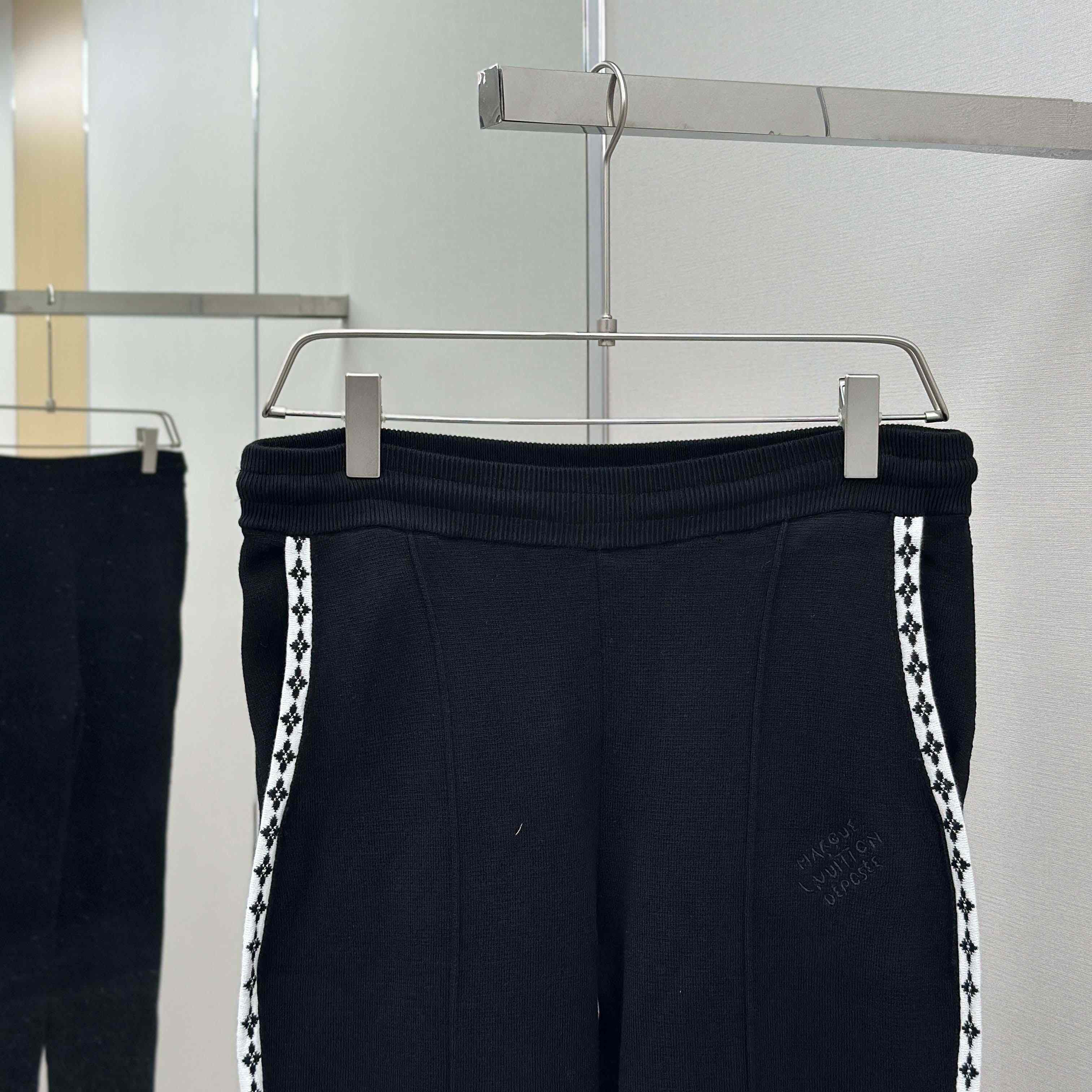 Louis Vuitton Preppy Knitted Wool Trousers   1AGTLU - DopestKickz