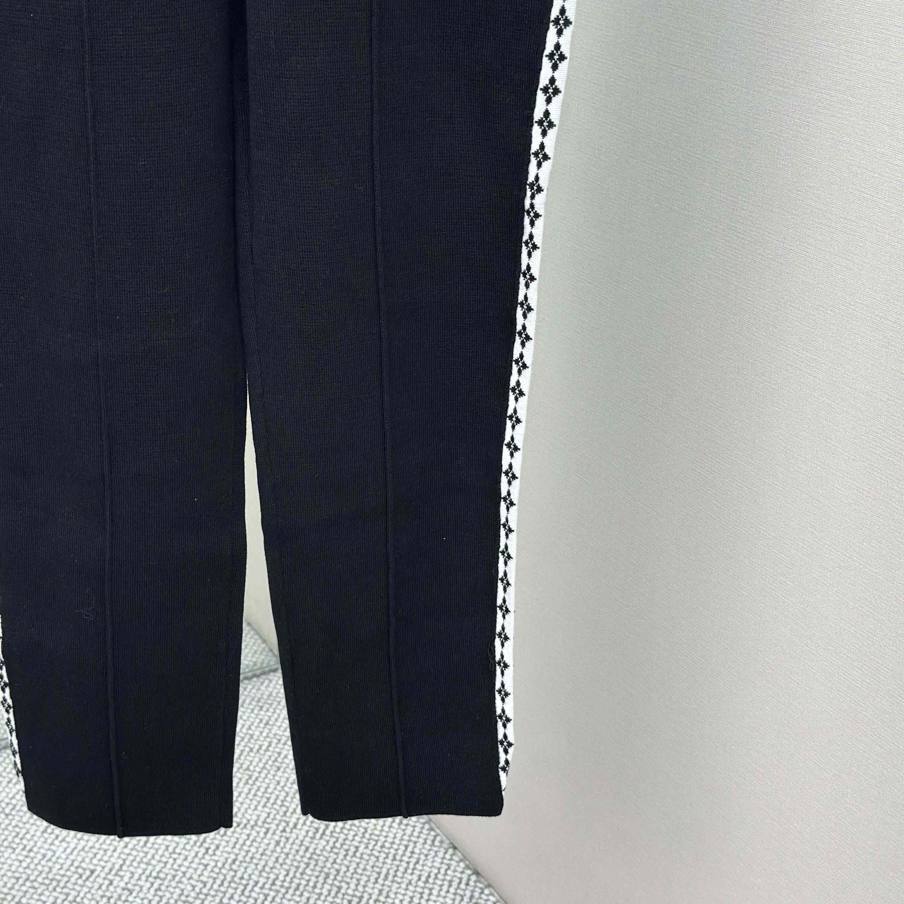 Louis Vuitton Preppy Knitted Wool Trousers   1AGTLU - DopestKickz