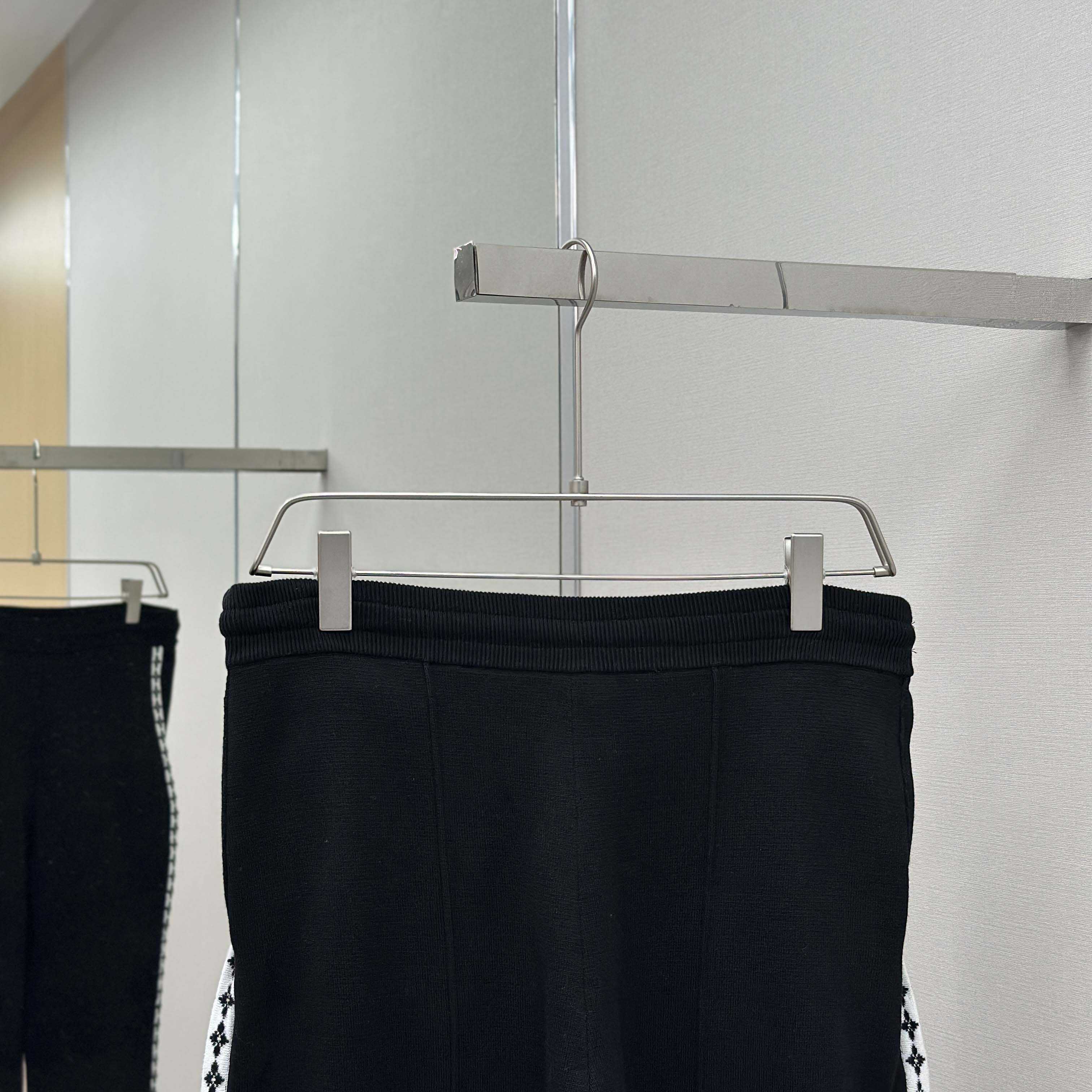 Louis Vuitton Preppy Knitted Wool Trousers   1AGTLU - DopestKickz