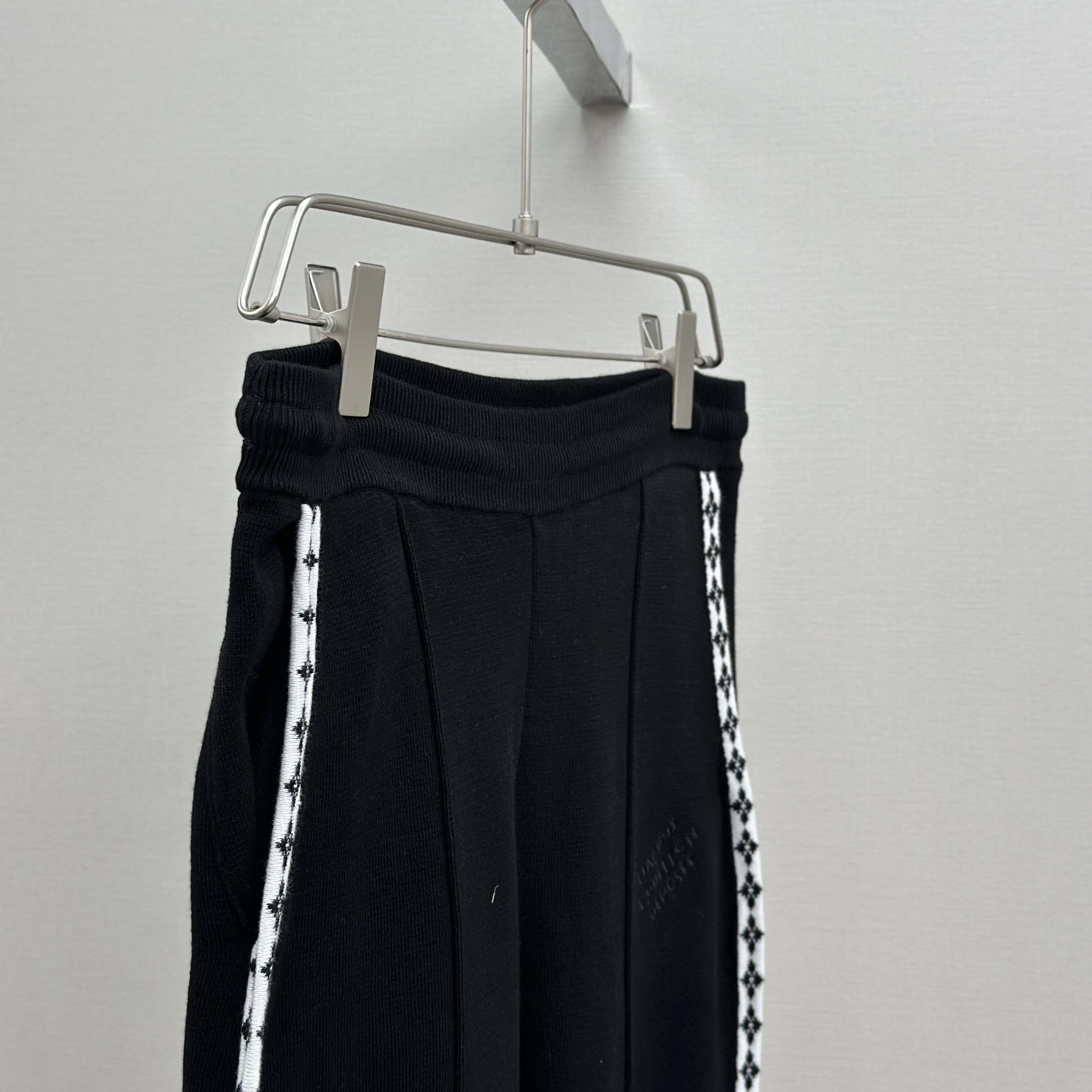 Louis Vuitton Preppy Knitted Wool Trousers   1AGTLU - DopestKickz
