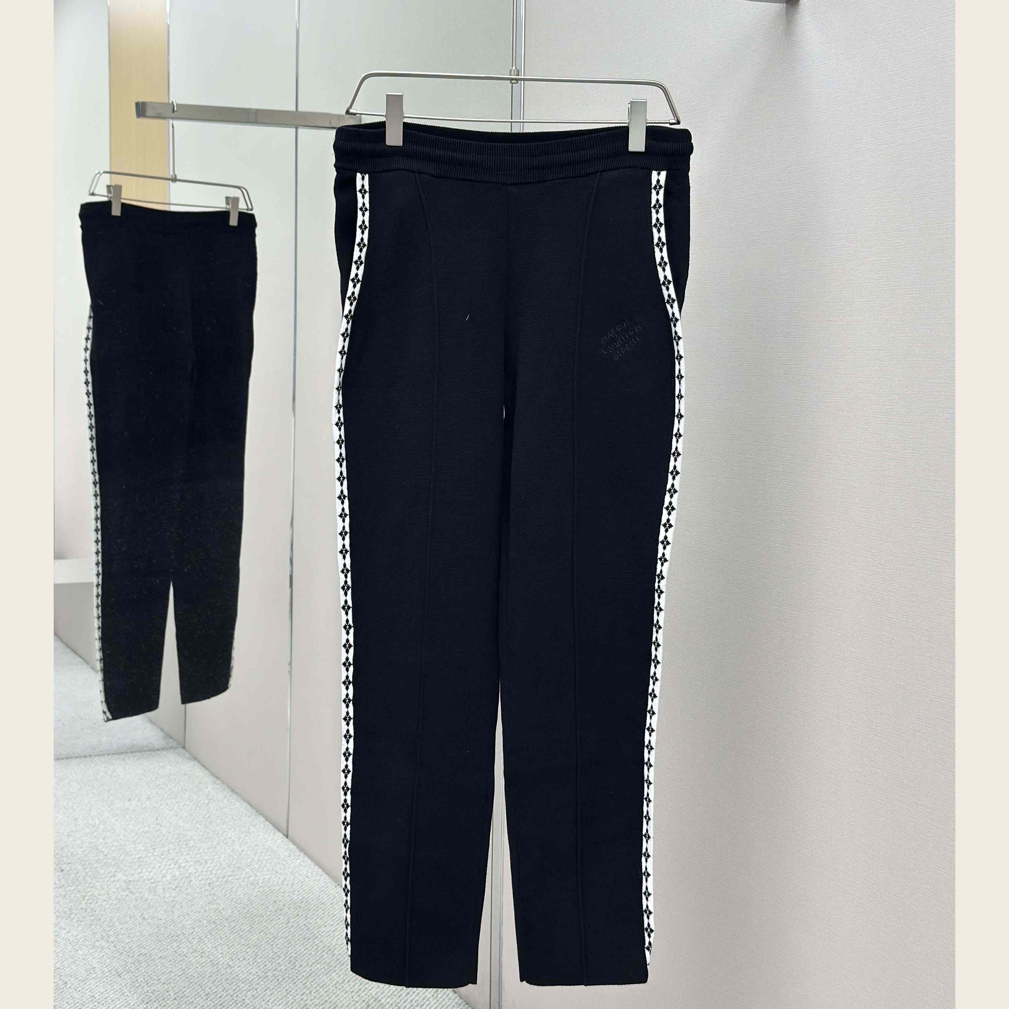 Louis Vuitton Preppy Knitted Wool Trousers   1AGTLU - DopestKickz