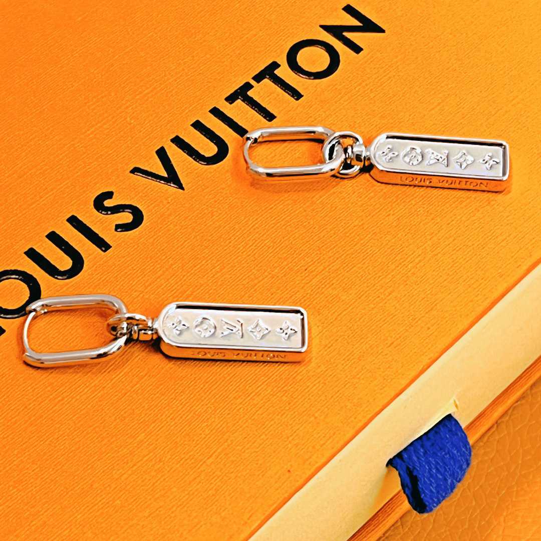 Louis Vuitton Les Gastons Vuitton Tag Single Hoop, White Gold   Q06946 - DopestKickz