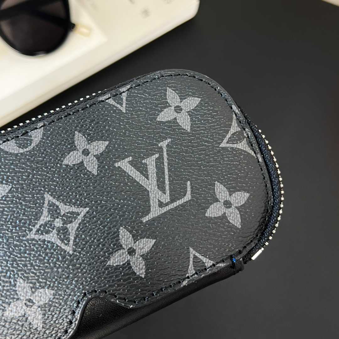 Louis Vuitton Sunglasses Pouch - DopestKickz