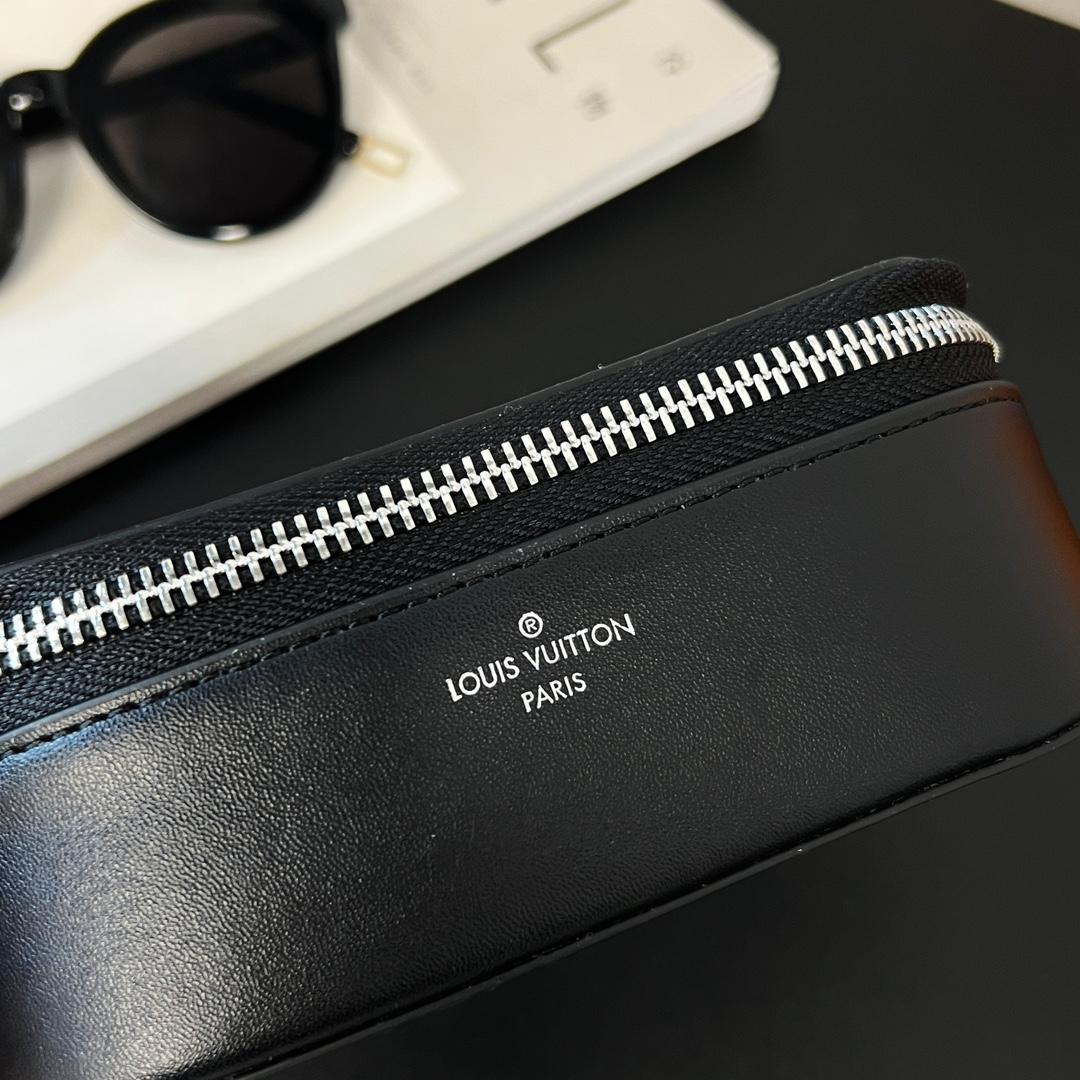 Louis Vuitton Sunglasses Pouch - DopestKickz