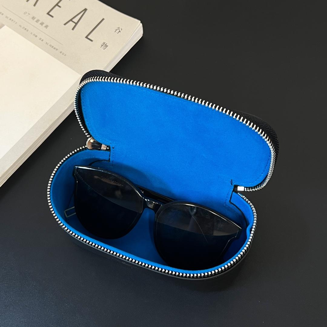 Louis Vuitton Sunglasses Pouch - DopestKickz