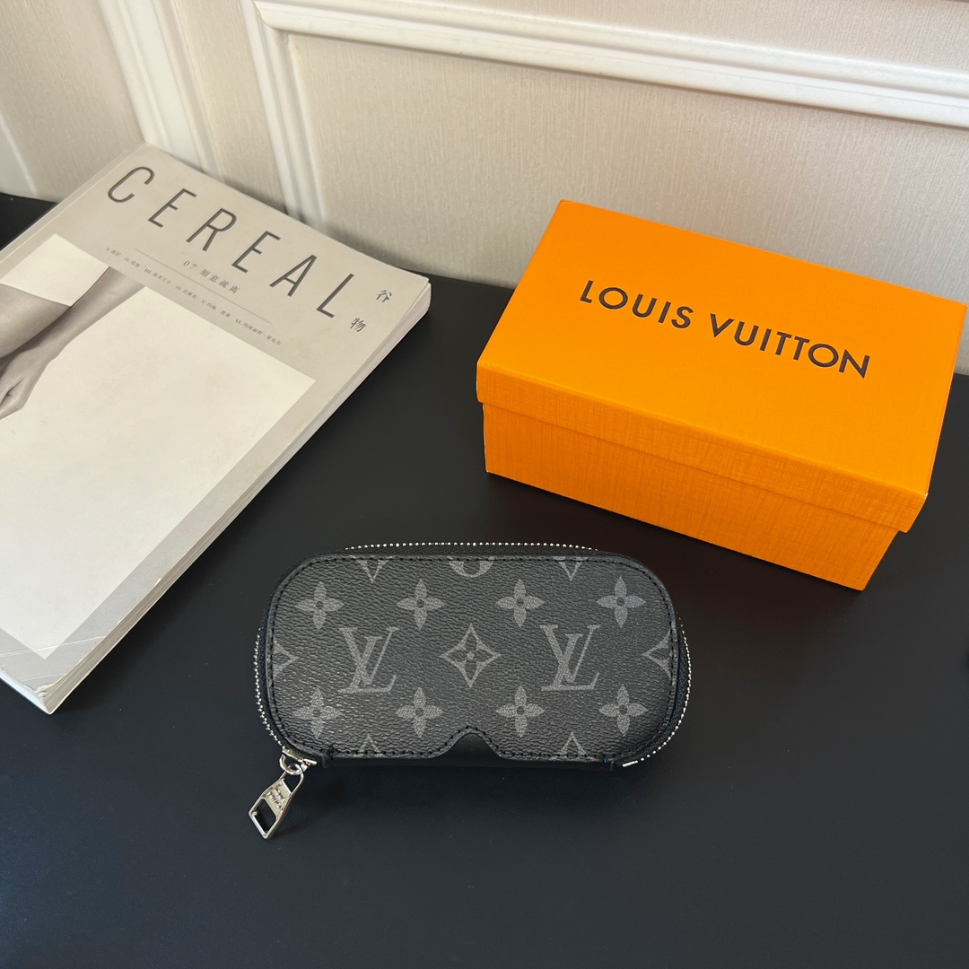 Louis Vuitton Sunglasses Pouch - DopestKickz