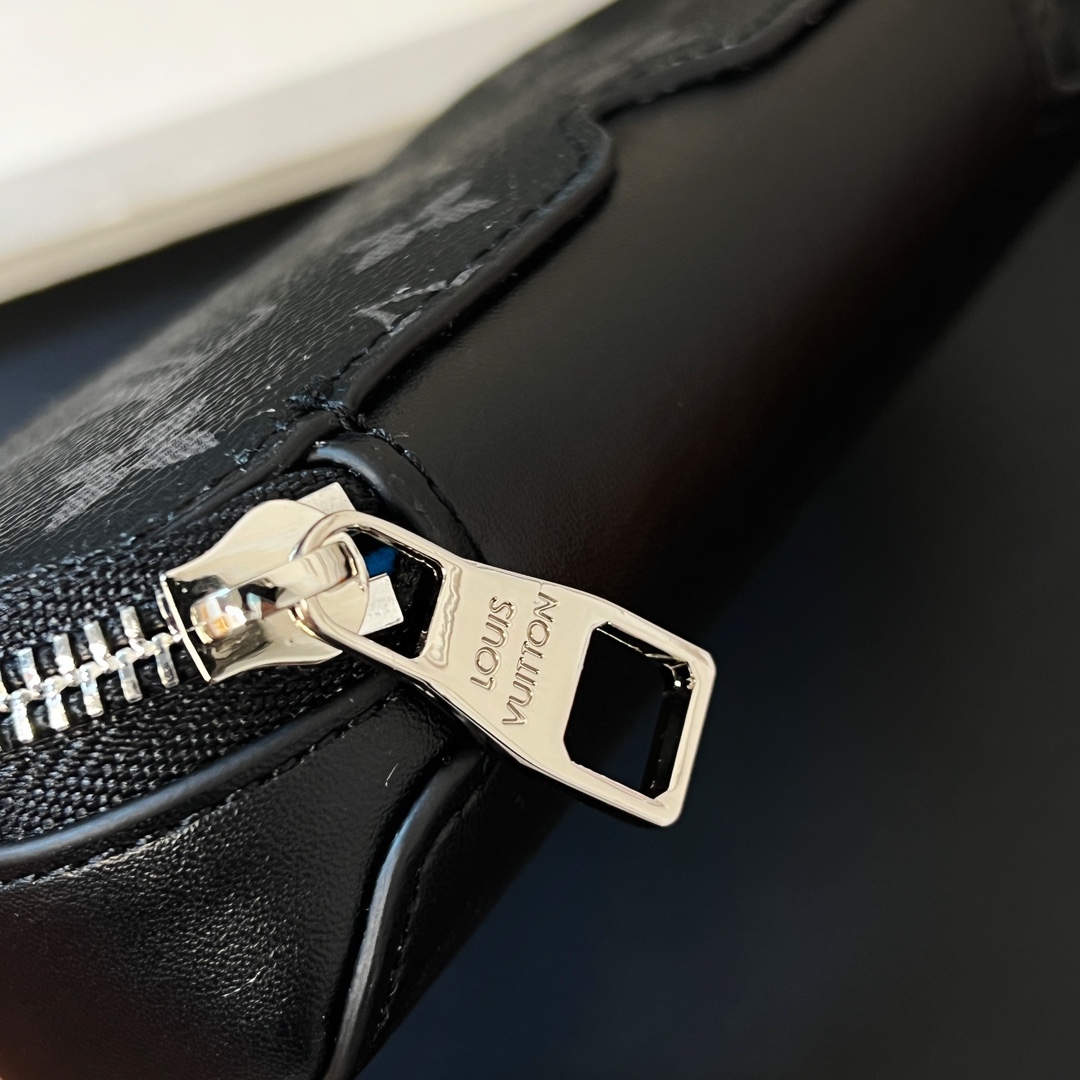 Louis Vuitton Sunglasses Pouch - DopestKickz