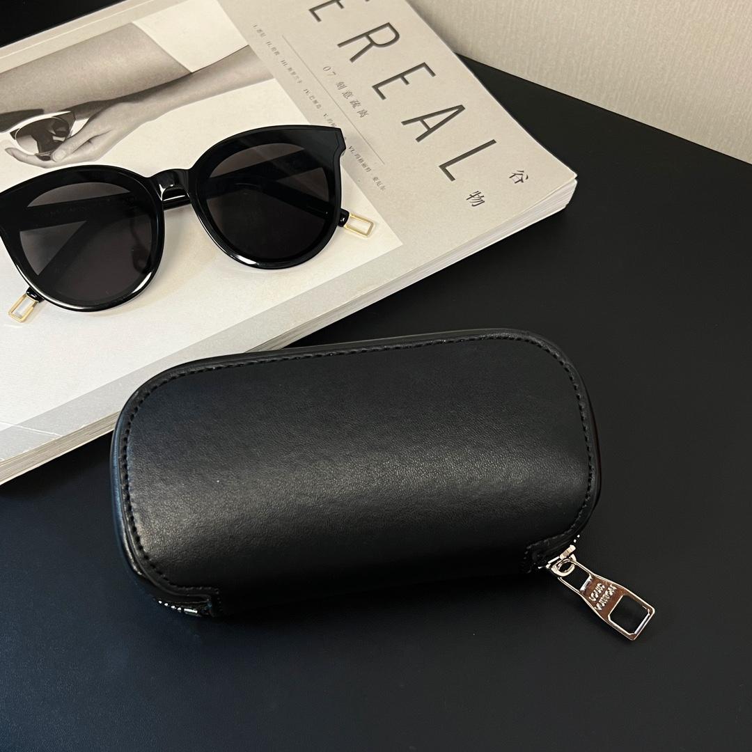 Louis Vuitton Sunglasses Pouch - DopestKickz
