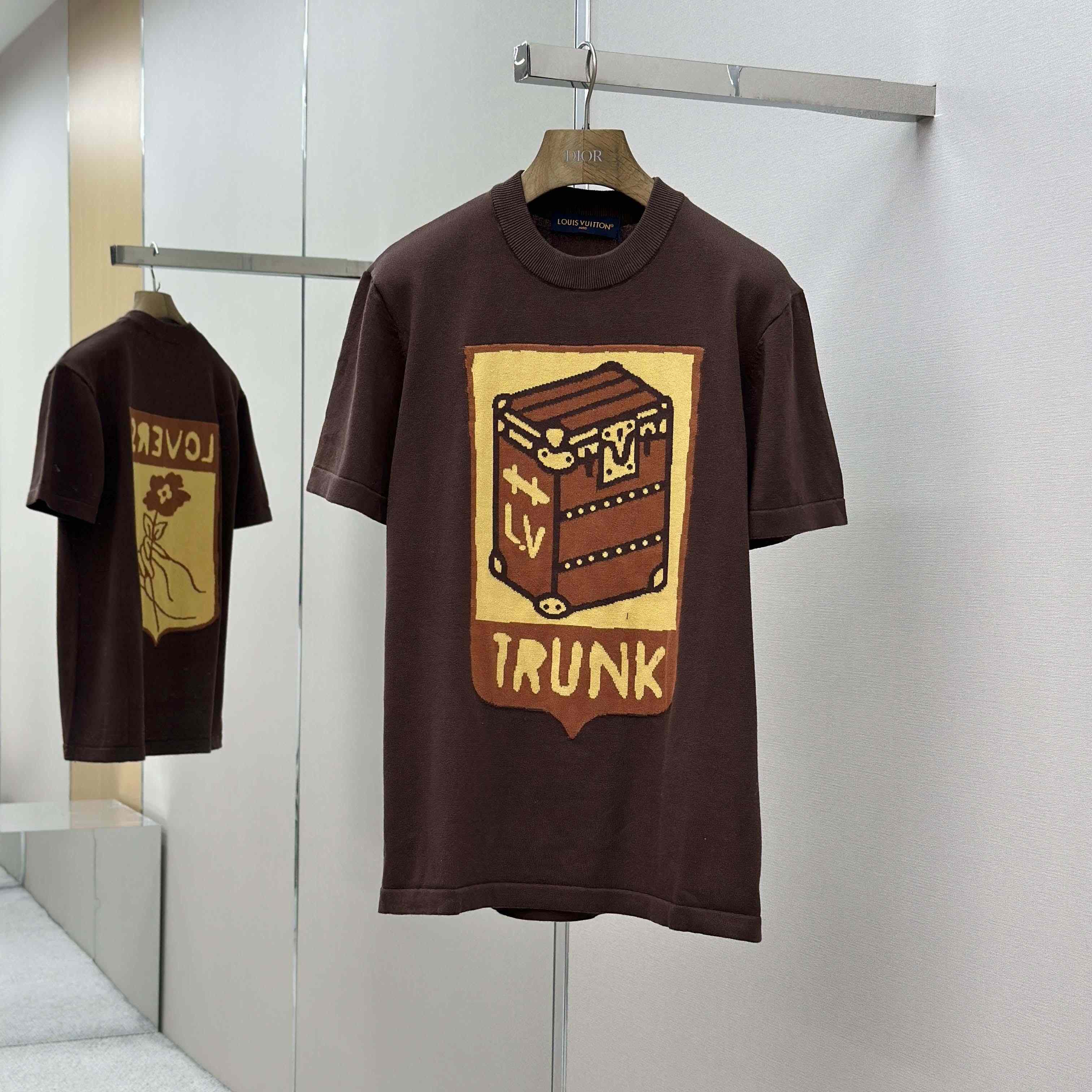 Louis Vuitton Graphic Short-Sleeved Crewneck    1AFIX1 - DopestKickz