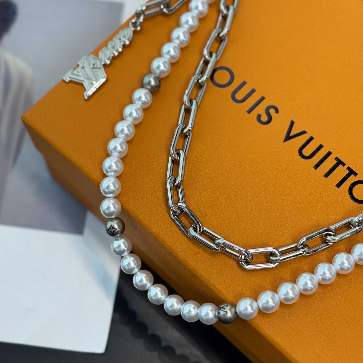 Louis Vuitton Pearls Mini Chain Belt   M03024 - DopestKickz