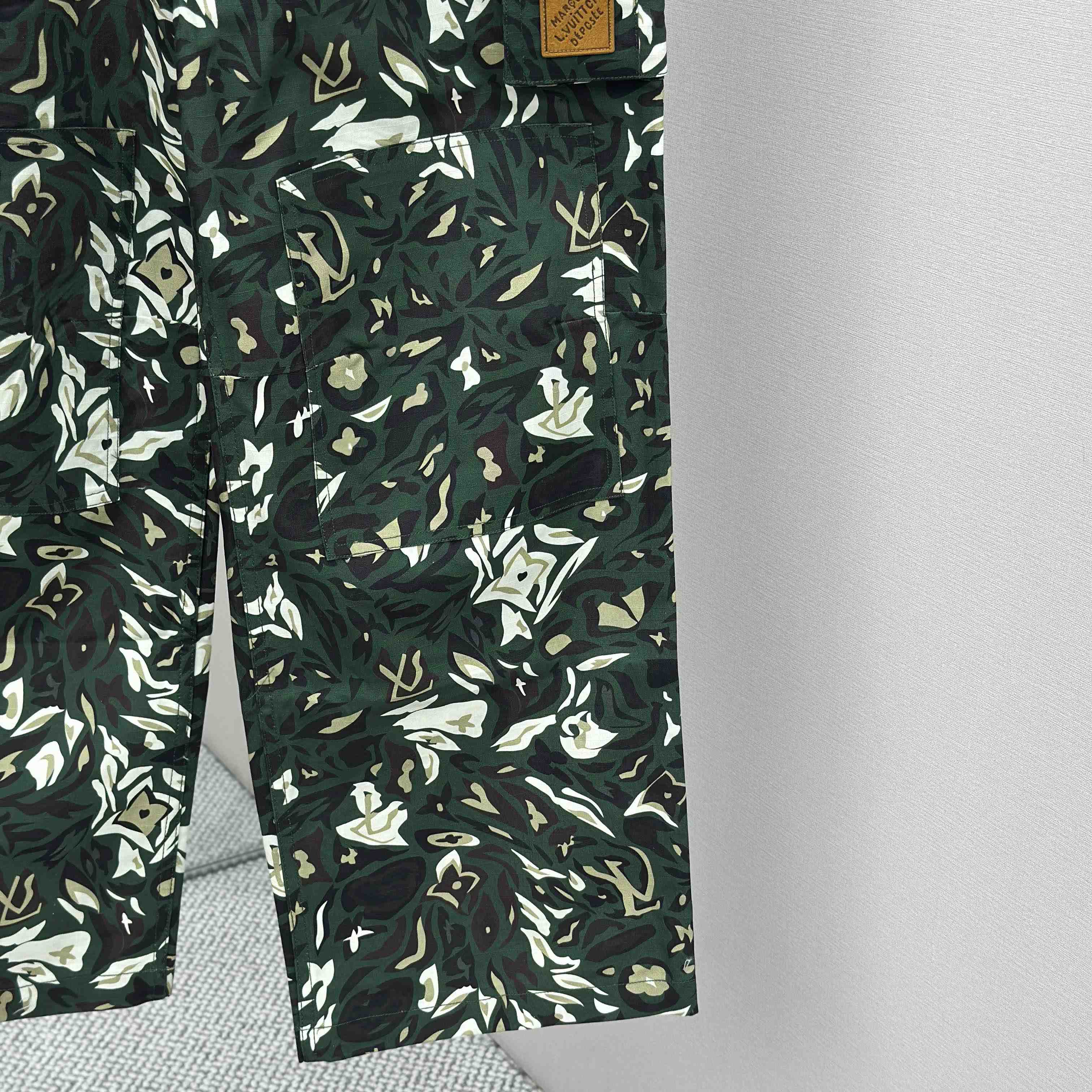 Louis Vuitton Multi Pocket Cargo Pants   1AIMEP - DopestKickz