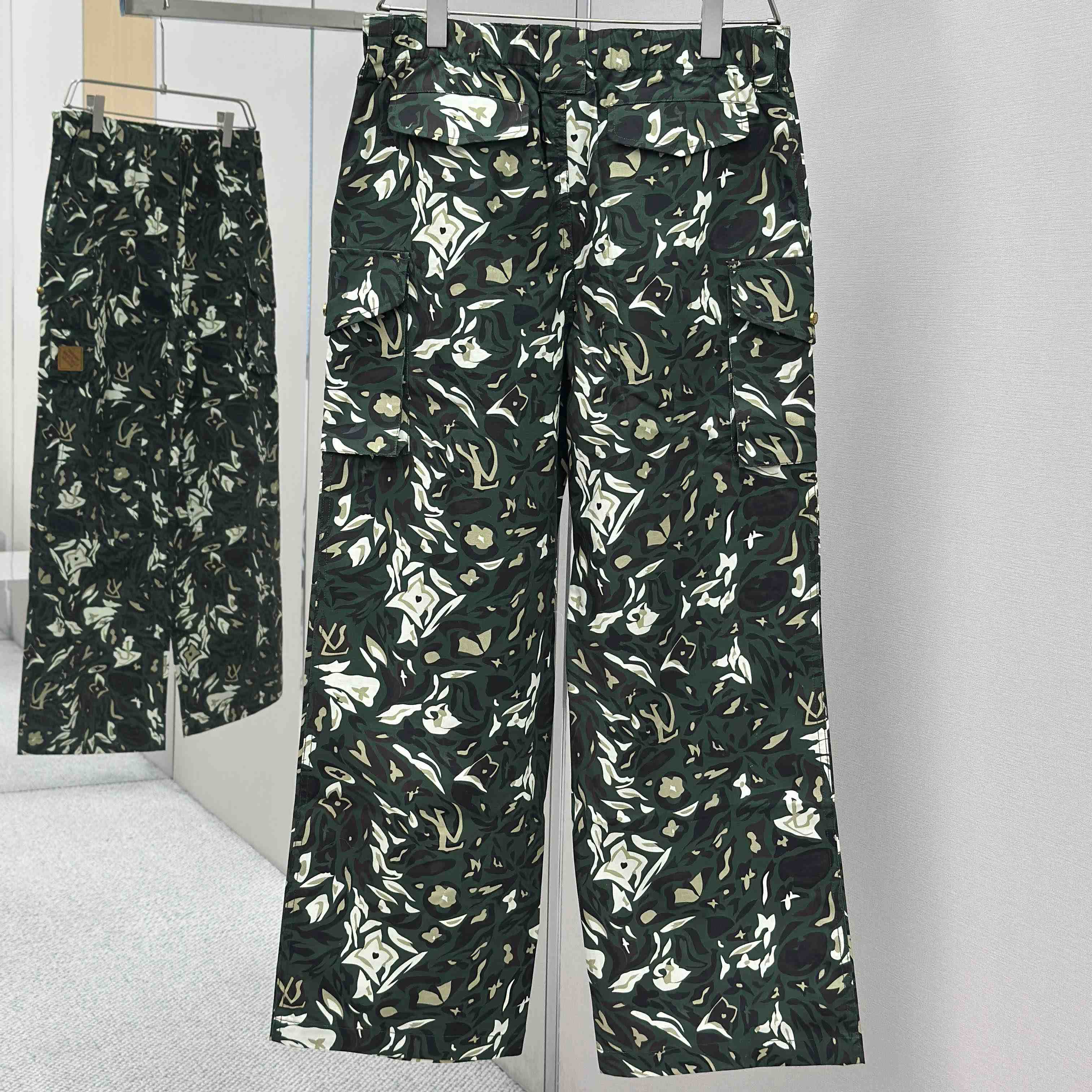 Louis Vuitton Multi Pocket Cargo Pants   1AIMEP - DopestKickz