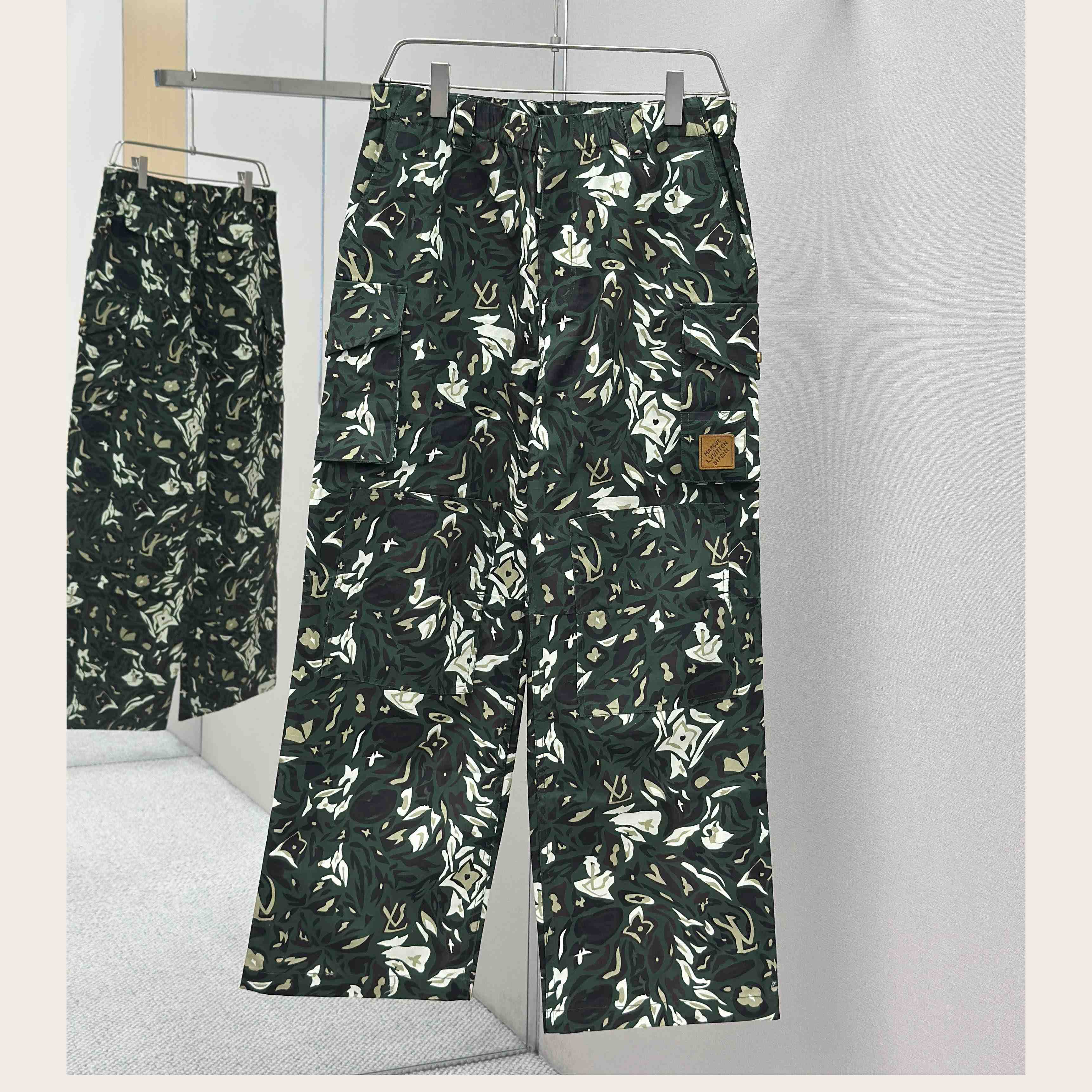 Louis Vuitton Multi Pocket Cargo Pants   1AIMEP - DopestKickz