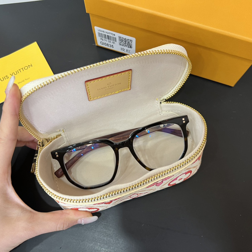 Louis Vuitton Sunglasses Pouch - DopestKickz