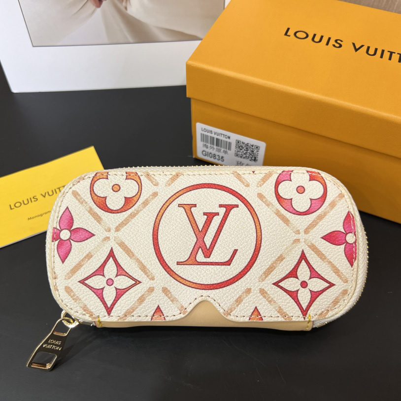 Louis Vuitton Sunglasses Pouch - DopestKickz