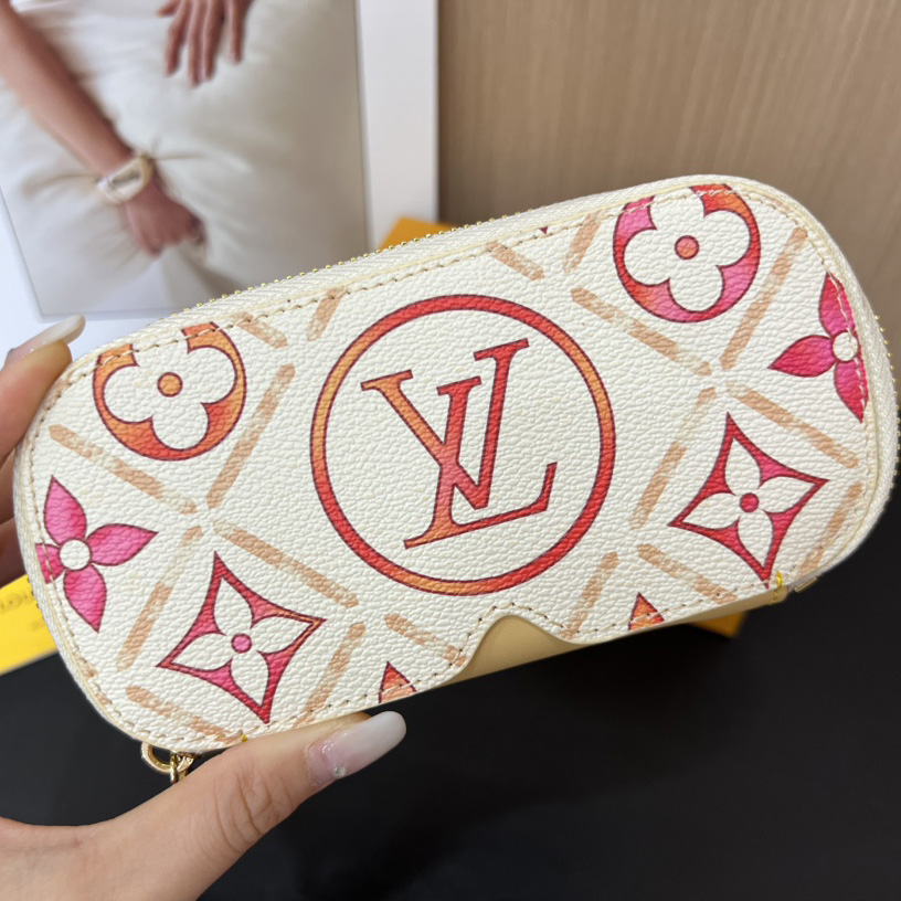 Louis Vuitton Sunglasses Pouch - DopestKickz