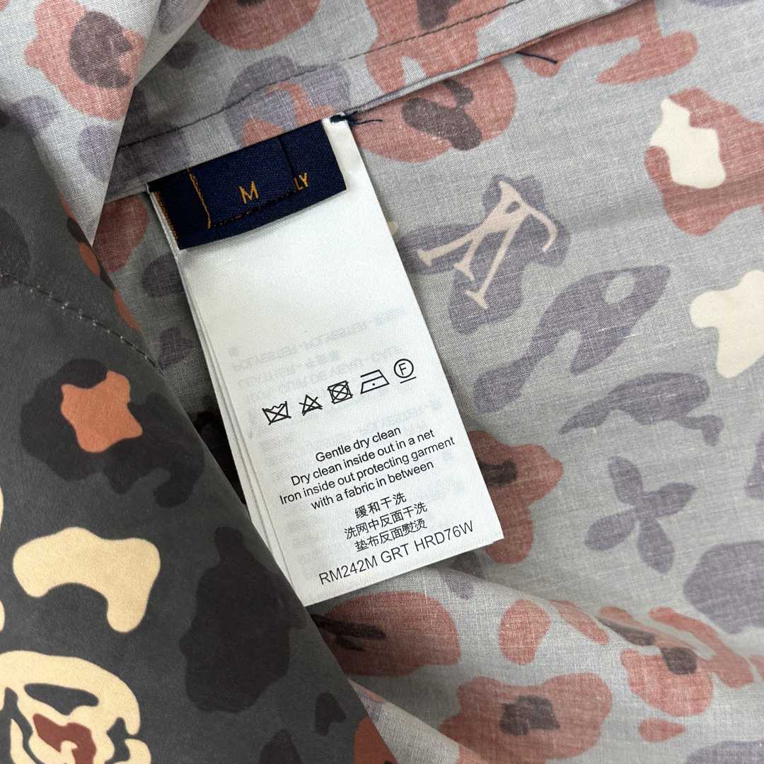 Louis Vuitton Printed Short-Sleeved Workwear Shirt   1AIMGT - DopestKickz
