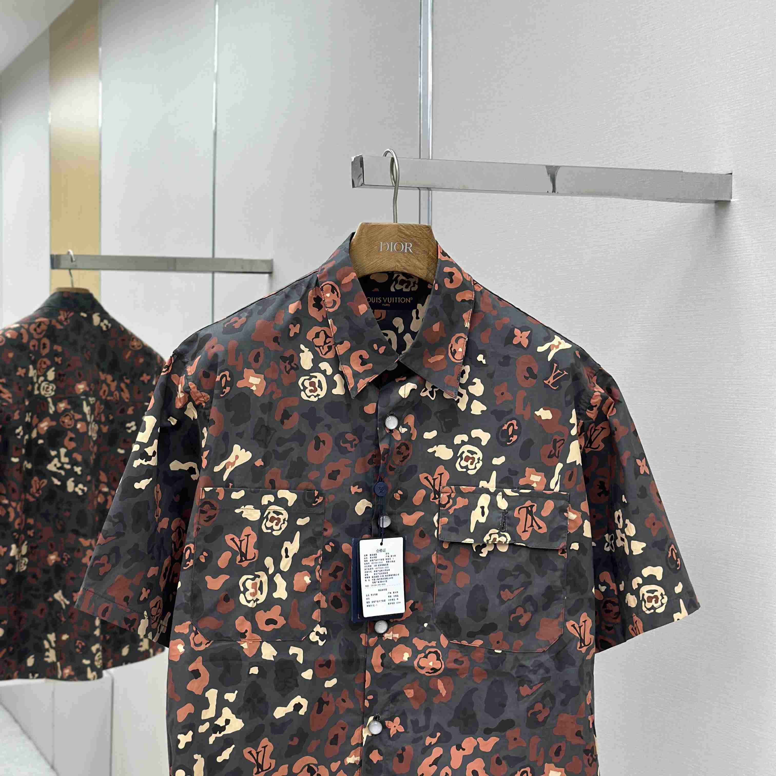 Louis Vuitton Printed Short-Sleeved Workwear Shirt   1AIMGT - DopestKickz