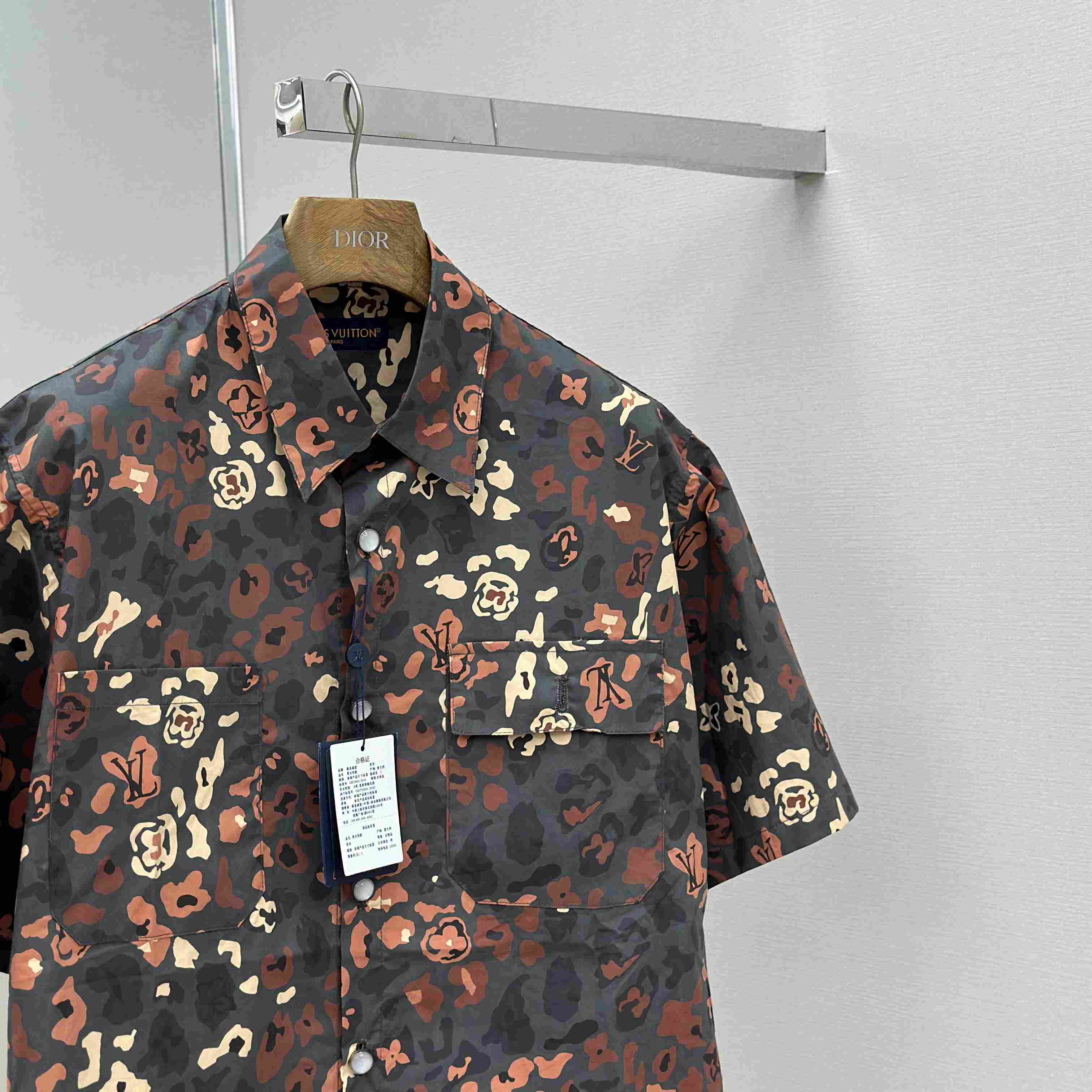 Louis Vuitton Printed Short-Sleeved Workwear Shirt   1AIMGT - DopestKickz