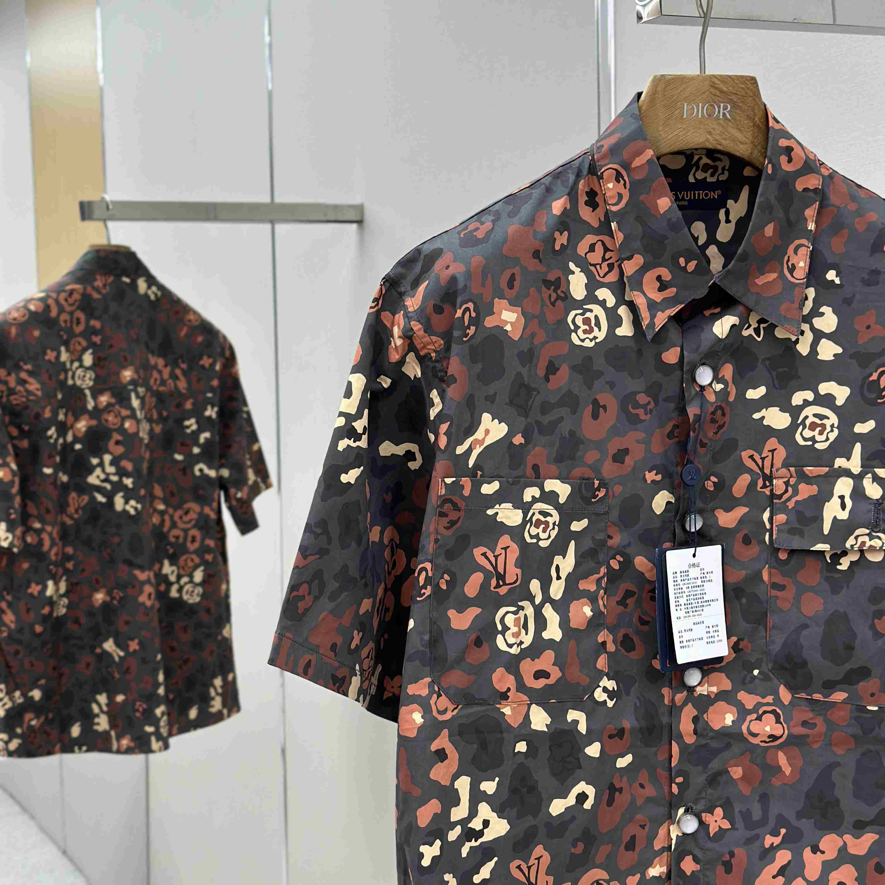 Louis Vuitton Printed Short-Sleeved Workwear Shirt   1AIMGT - DopestKickz