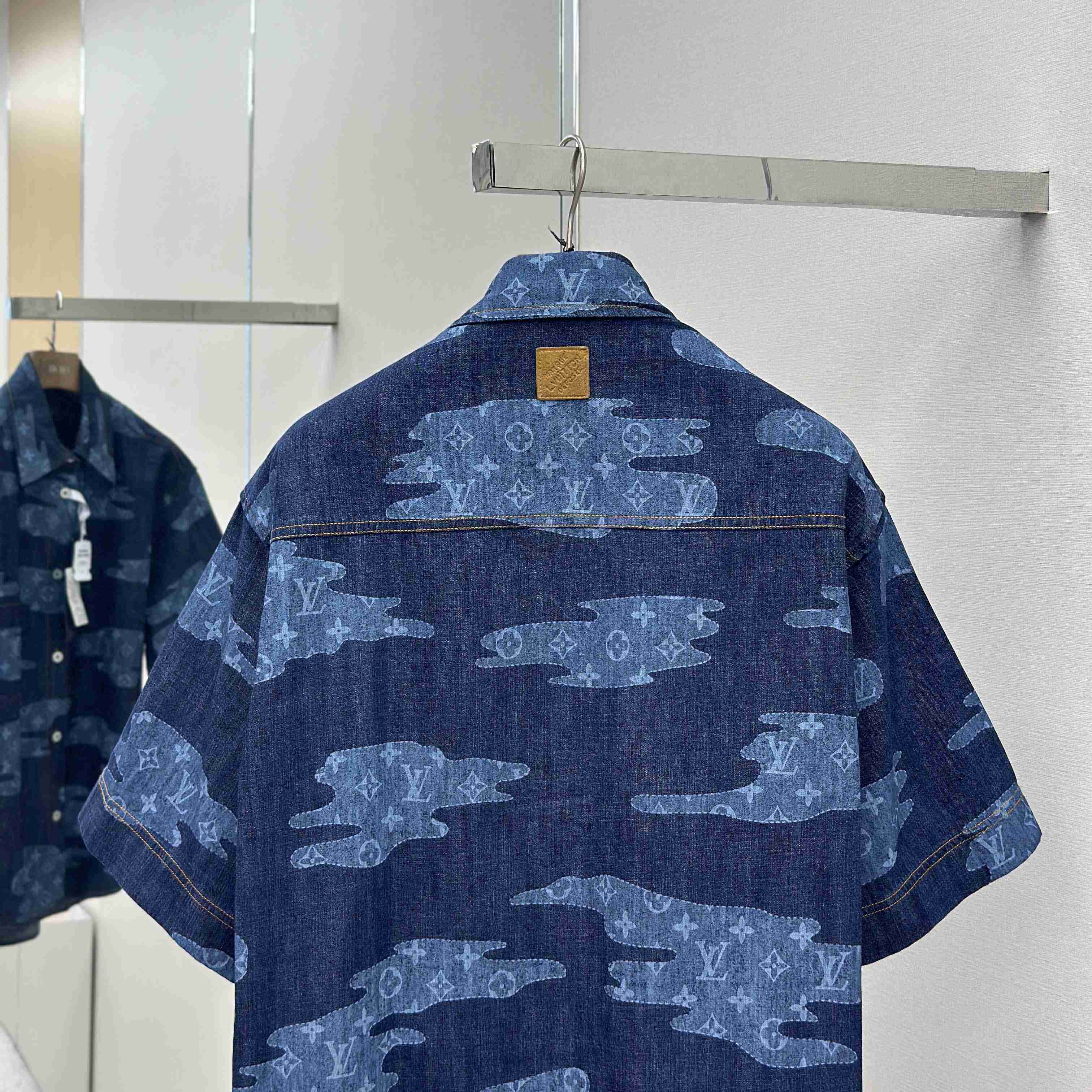 Louis Vuitton Monogram Short-Sleeved Chambray Shirt   1AIMJ8 - DopestKickz