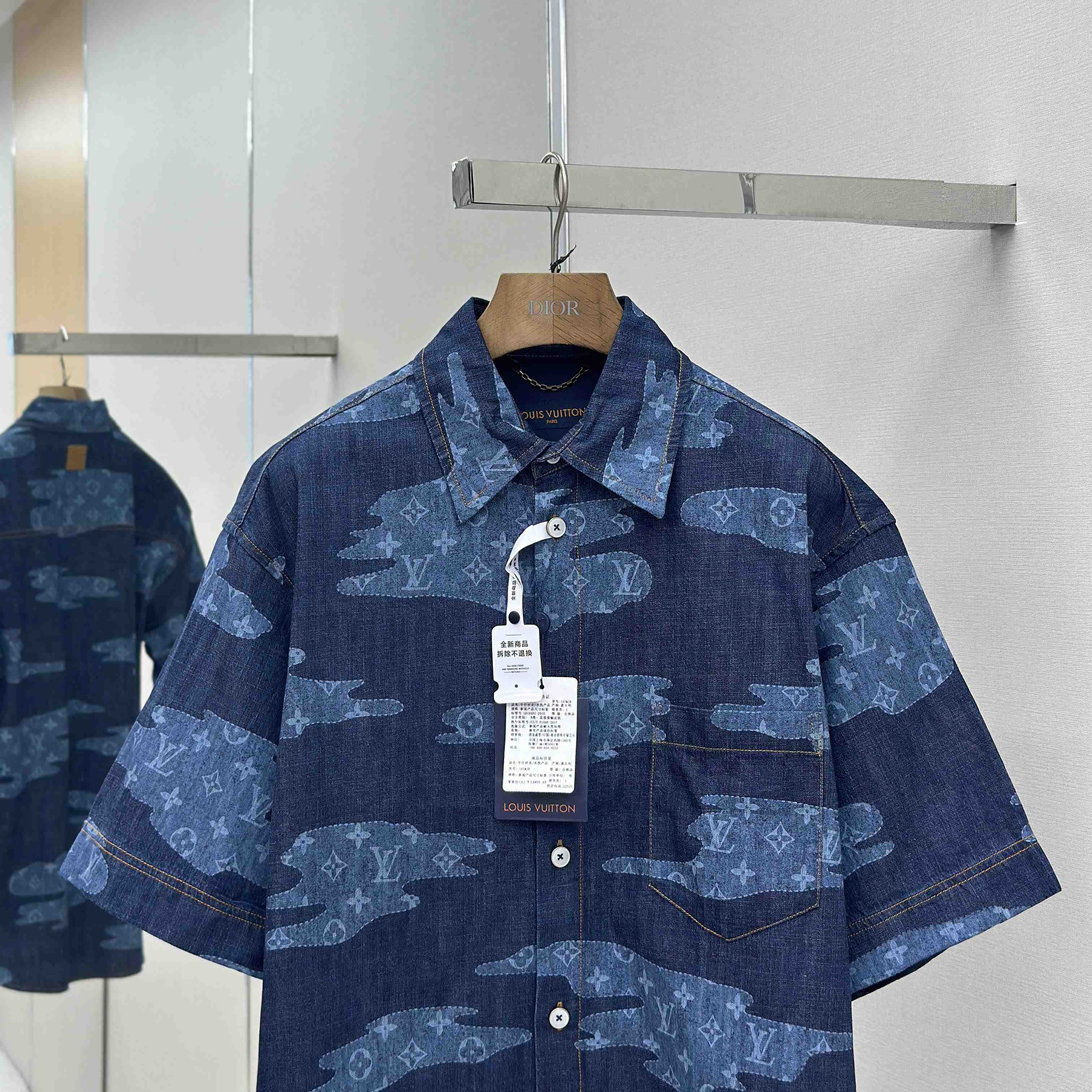 Louis Vuitton Monogram Short-Sleeved Chambray Shirt   1AIMJ8 - DopestKickz