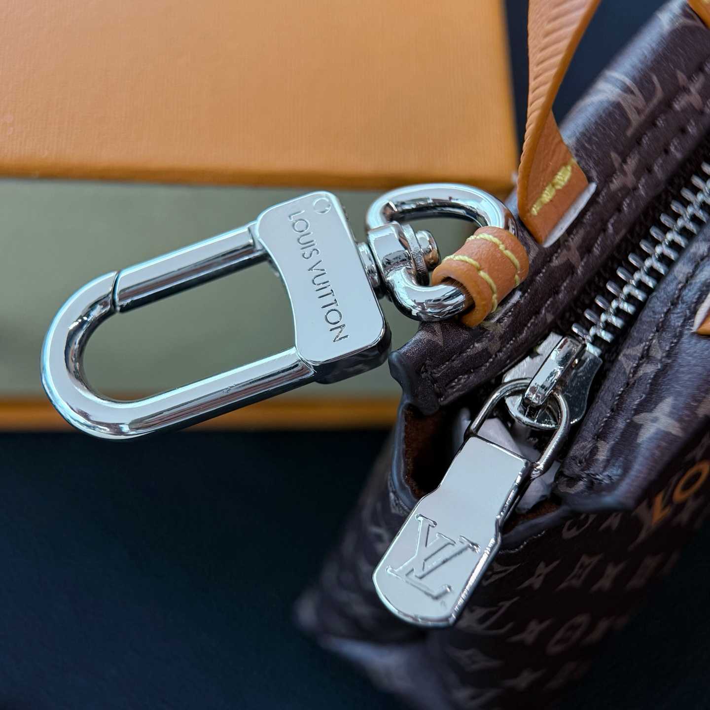 Louis Vuitton LV Mini Shopper Bag Charm    - DopestKickz