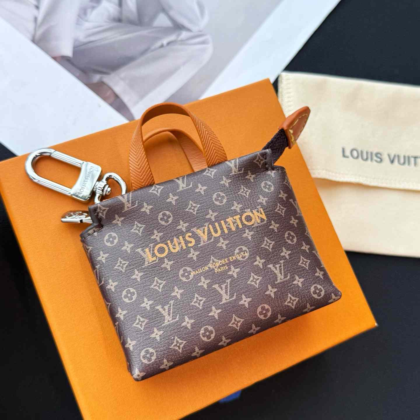 Louis Vuitton LV Mini Shopper Bag Charm    - DopestKickz