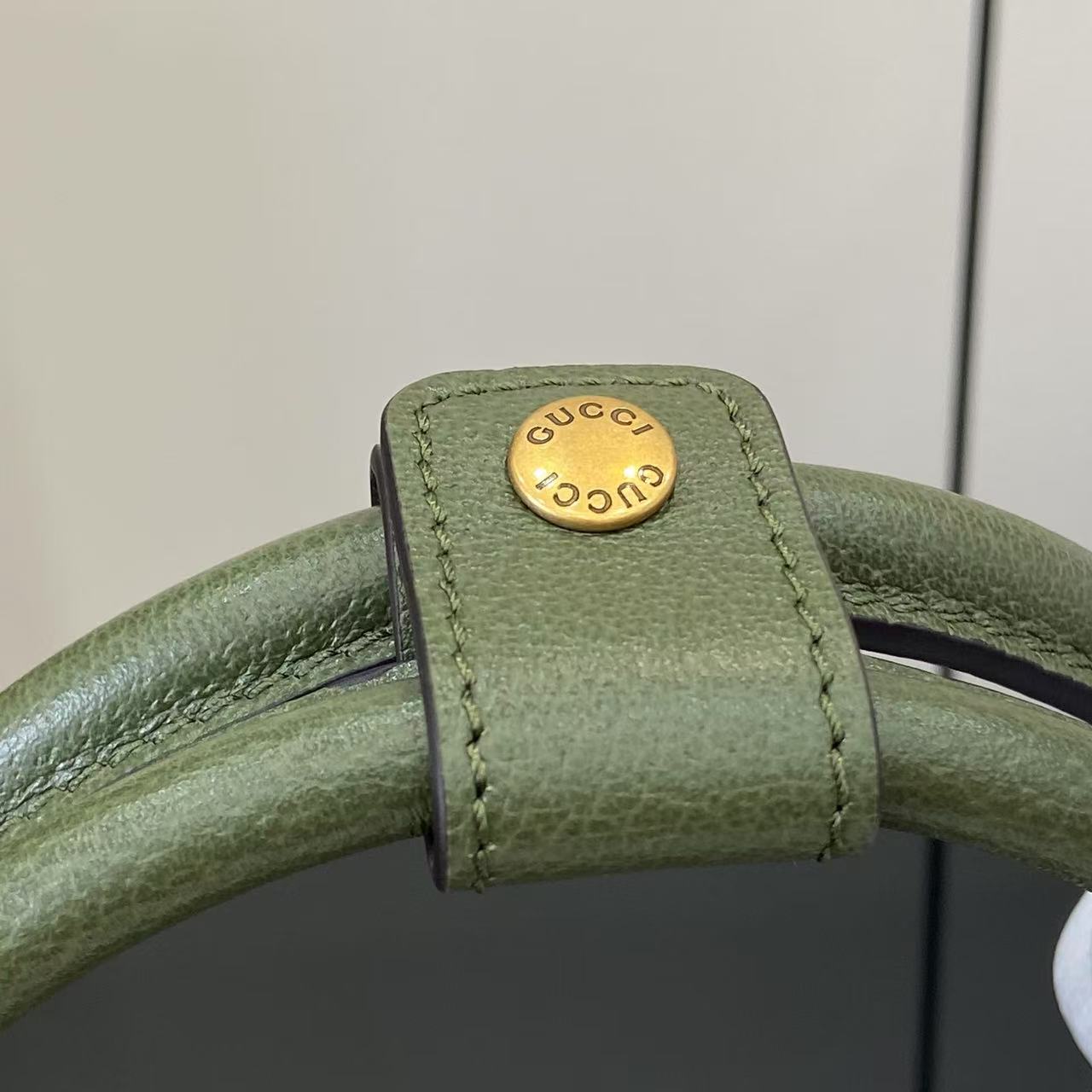 Gucci Savoy Medium Duffle Bag - DopestKickz