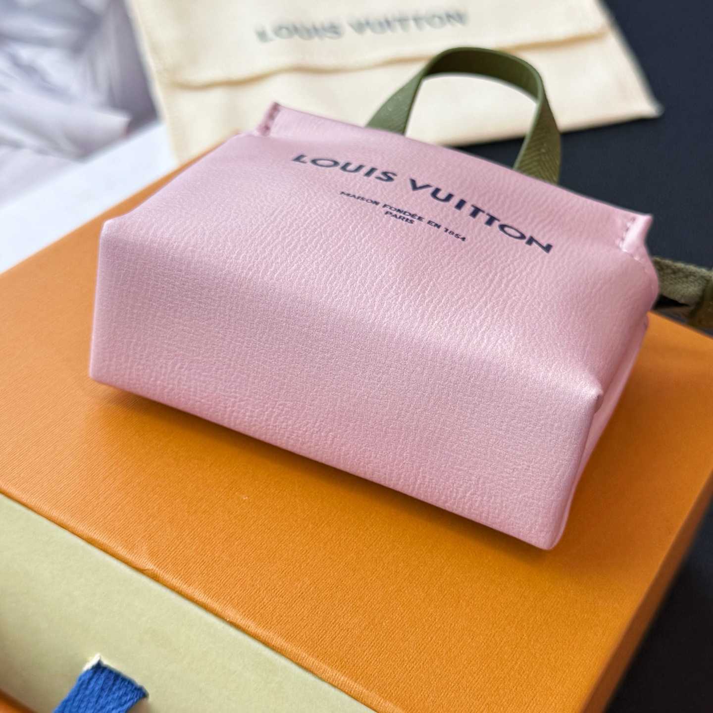 Louis Vuitton LV Mini Shopper Bag Charm   M03136 - DopestKickz