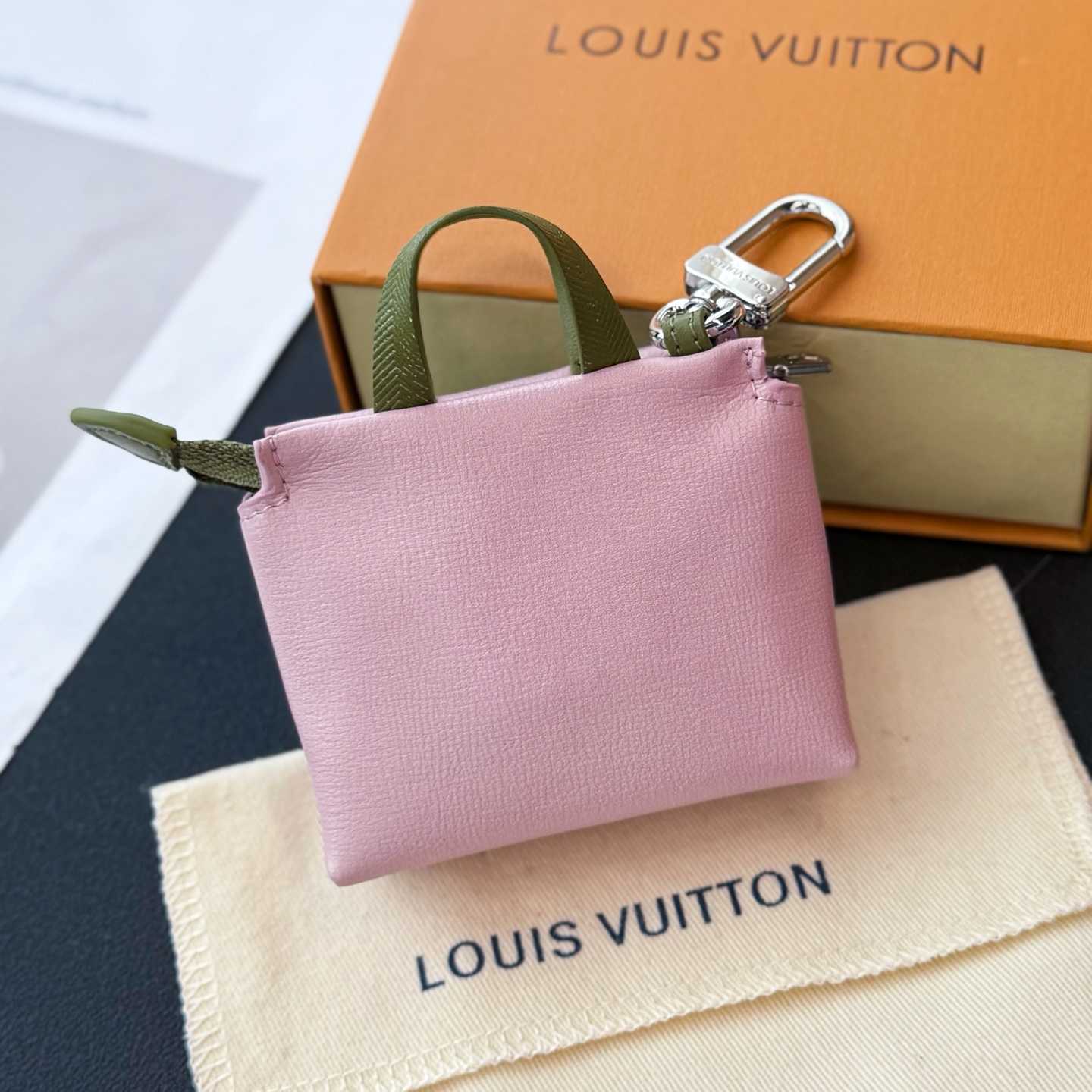 Louis Vuitton LV Mini Shopper Bag Charm   M03136 - DopestKickz