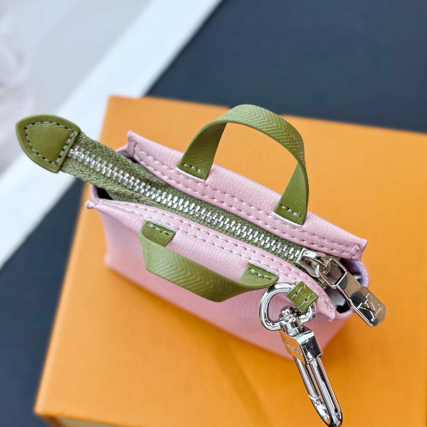 Louis Vuitton LV Mini Shopper Bag Charm   M03136 - DopestKickz