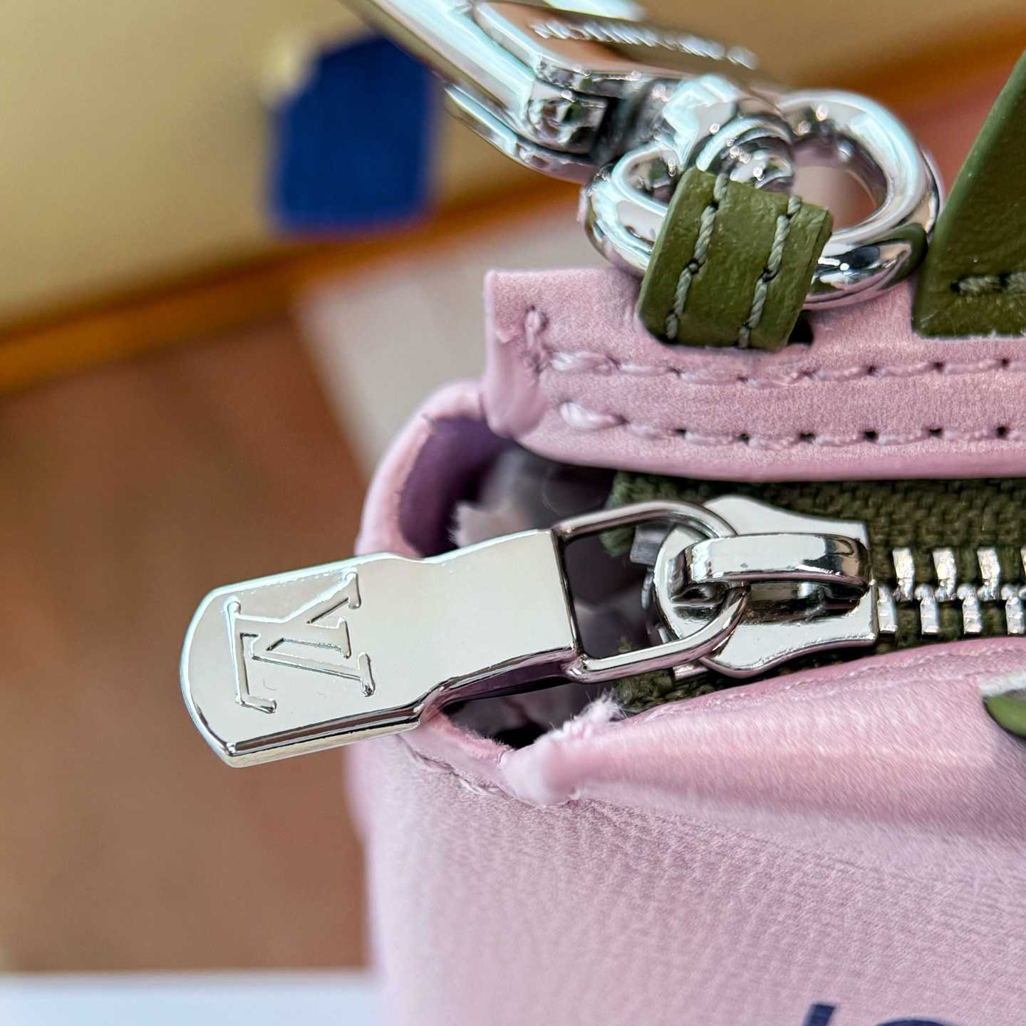 Louis Vuitton LV Mini Shopper Bag Charm   M03136 - DopestKickz