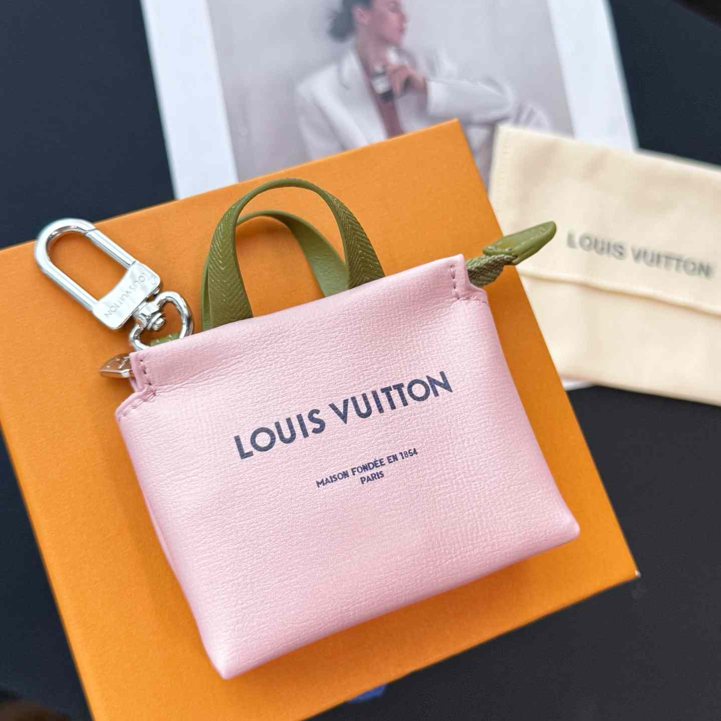 Louis Vuitton LV Mini Shopper Bag Charm   M03136 - DopestKickz