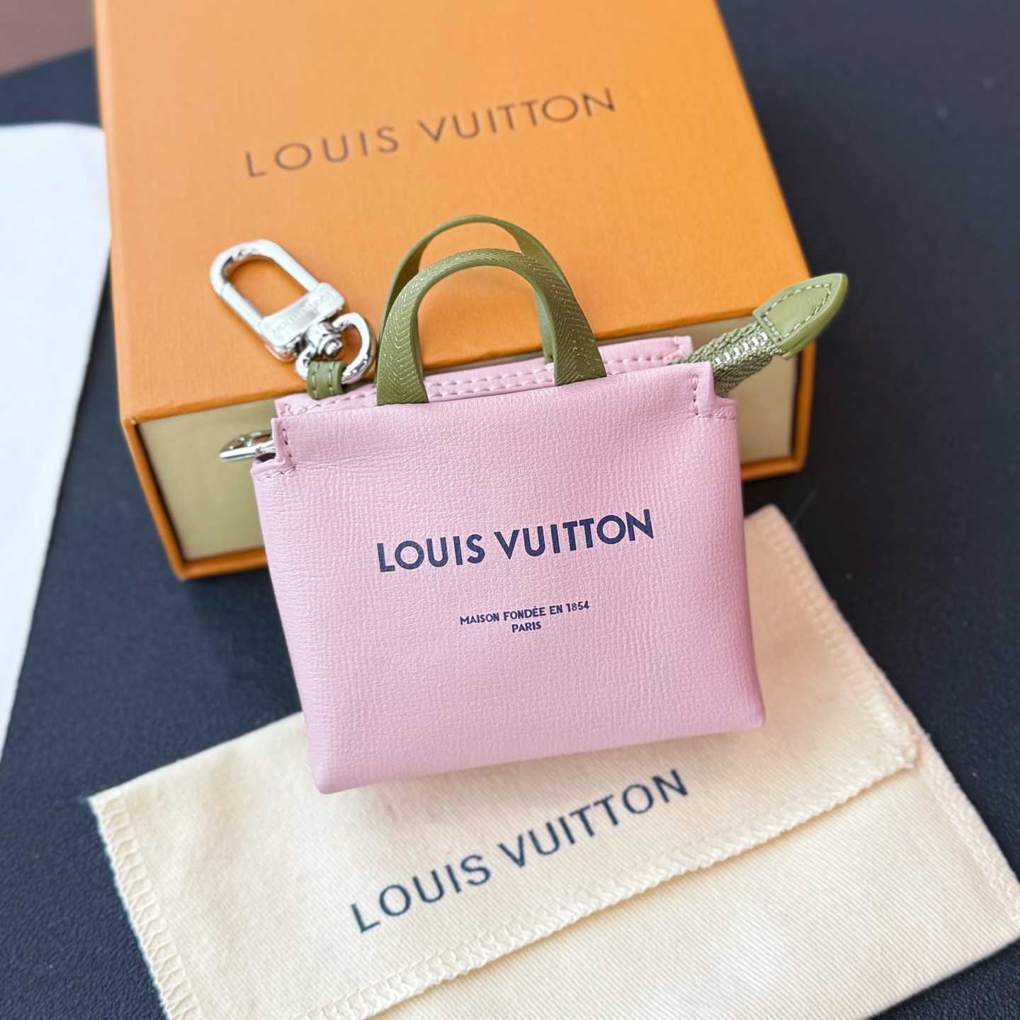 Louis Vuitton LV Mini Shopper Bag Charm   M03136 - DopestKickz