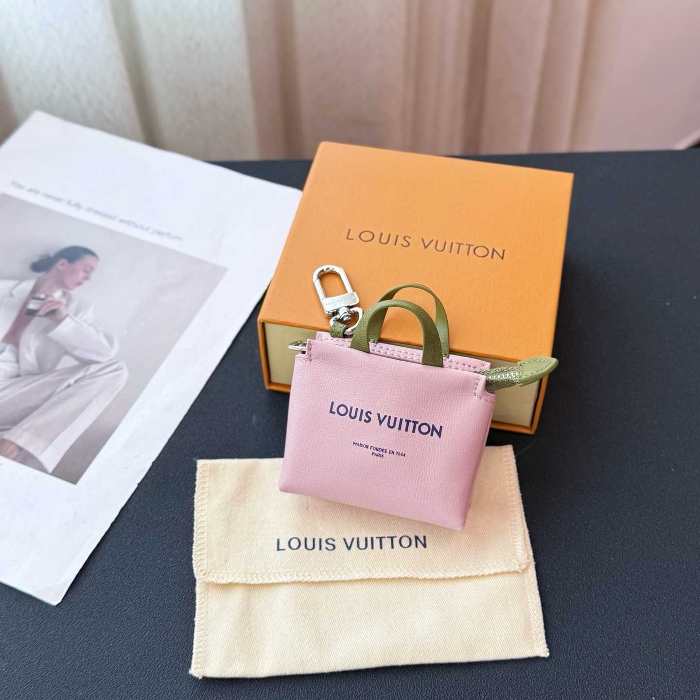 Louis Vuitton LV Mini Shopper Bag Charm   M03136 - DopestKickz