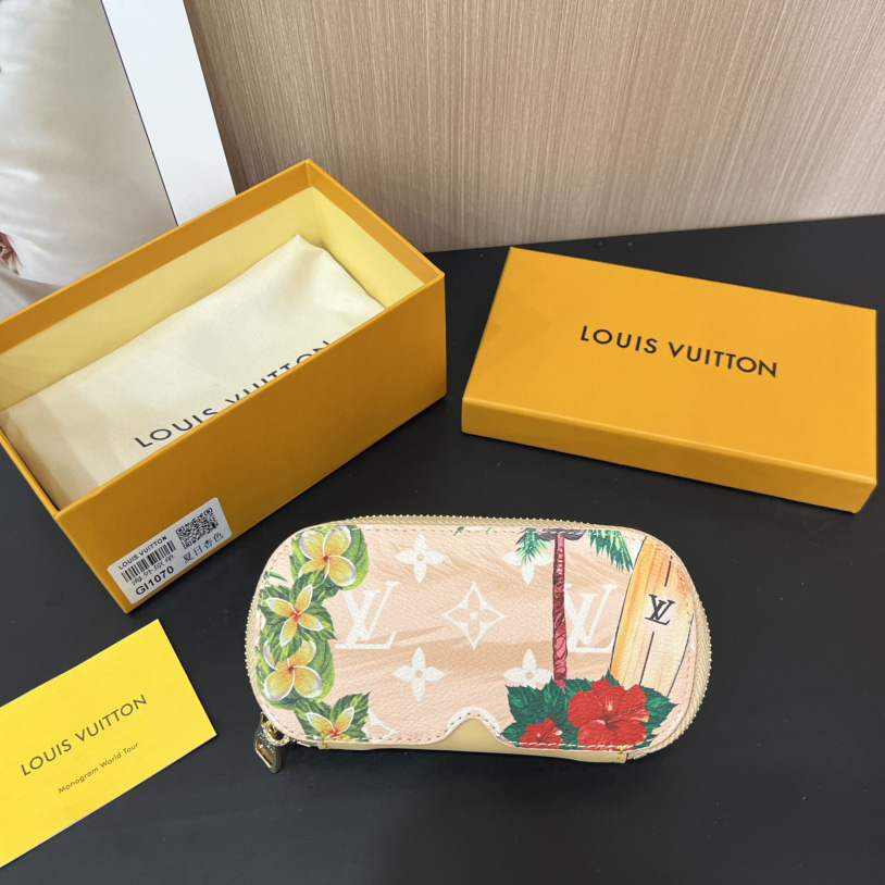 Louis Vuitton Sunglasses Pouch - DopestKickz