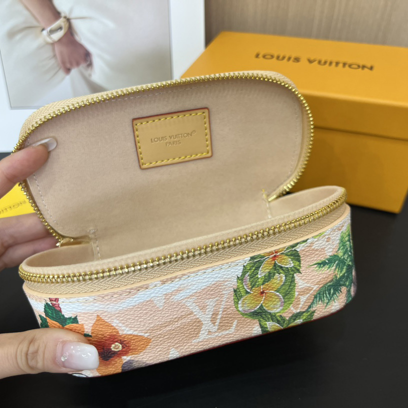 Louis Vuitton Sunglasses Pouch - DopestKickz